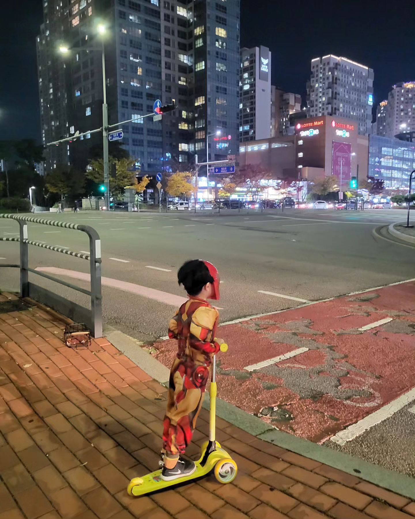 -
알아서 챙기는 할로윈
🧒🏻난 아이언맨이다!!!

#5살
#핑크베리하츄핑