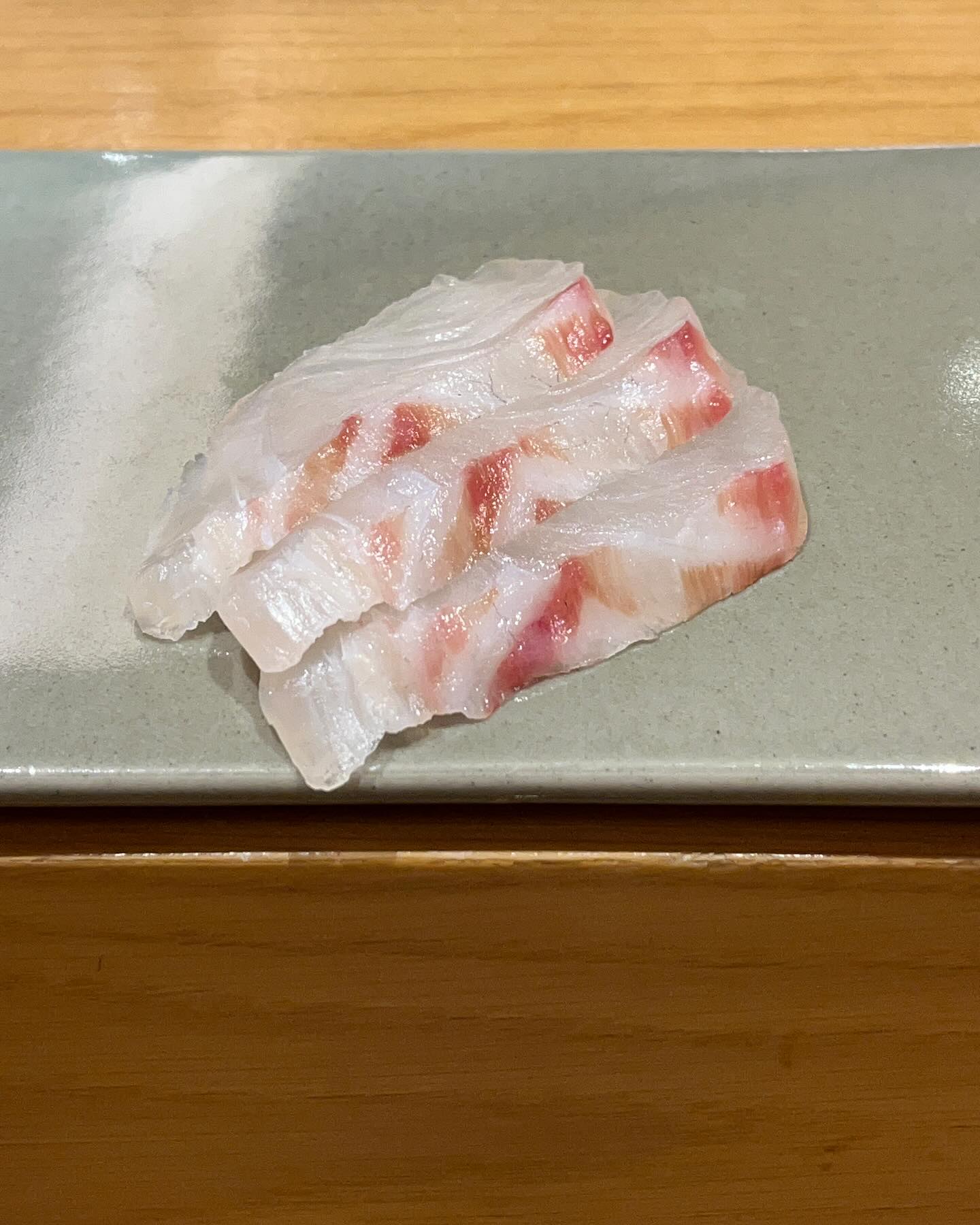 📍#이요이요스시 #공덕 #런치 

아침에 눈 떴는데 맛있는 스시가 너무 먹고싶어서 충동적 예약,,,
각 스시마다 다른 식감과 맛이 선명해서 만족스러웠습니다,,🍣
앵콜스시까지 엄청 배불렀네요,,,