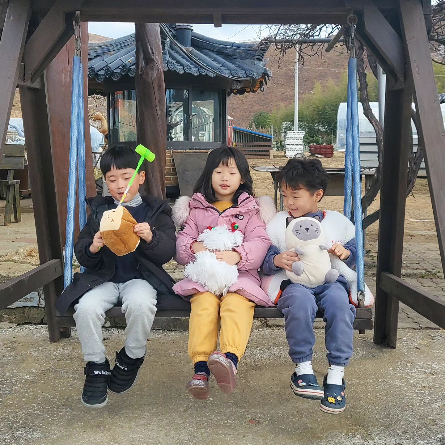 내가 제일 좋아하는
이조합 이멤버🫶
올해도 기대되는군!!

_bbamtory_ zzongddd