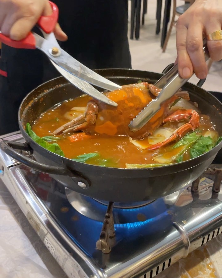 🦀꽃게감별사 인정 게국지 맛집🤤
.
매년 꽃게먹으러 안면도로 가는데
당진만 가도 안면도 싱싱한 꽃게를 먹을수 있다니😍
.
📍꽃게와꽃게집
📆‘23.04.14
💰게국지 세트 (2인 67천원) 
 - 🦀 꽃게2+대하장 2+간장게장2+공기밥2
.
지인짜 내돈내산 완전 강추👍
(나만알고 싶지만 이미 맛집임😂)
서산여행 때 올라가는 길이라 딱임!
.
#서산당진여행 #당진여행 #당진맛집 #꽃게와꽃게집 #당진꽃게 #안면도꽃게 #삽교호맛집