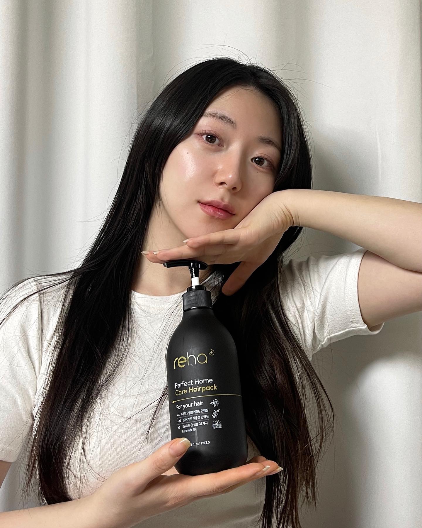 #협찬 요즘 내머리 천사링 어떤데 🤍

분기별로 클리닉 받으러 다니다가 #리하헤어팩 만나고 
머릿결 살아나는중 ✨

데일리 홈케어로 사용할땐 트린트먼트 대신으로 사용하고,
일주일에 한번은 
헤어캡쓰고 15분 으로 딥케어 클리닉 해주기 🧖‍♀️✨

향기도 은은한 시트러스 향이라
하루종일 샵에서 관리받은듯 향기가 오래가서 더 좋은 
#홈케어헤어팩 

nanna.skincare 

#리하홈케어헤어팩 #극손상헤어팩 #헤어팩추천 #헤어단백질팩 #헤어트리트먼트 #헤어클리닉 #단백질트리트먼트