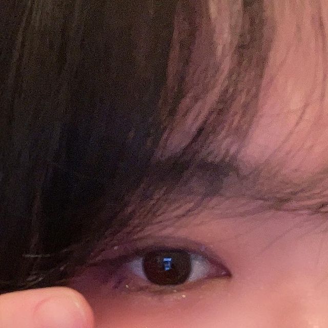 최 다 빈 on Instagram: "#협찬 안녕 ! 오늘은 내가 전에 네일하구 나서 손톱이 너무 깨저서 아팠거등영 ㅠㅠ 사실 네일이 막 벗겨져서 제가 손으로 뜯어버렸도닝 ㅋㅋㅋㅋ나 갈라져서 너무아팠