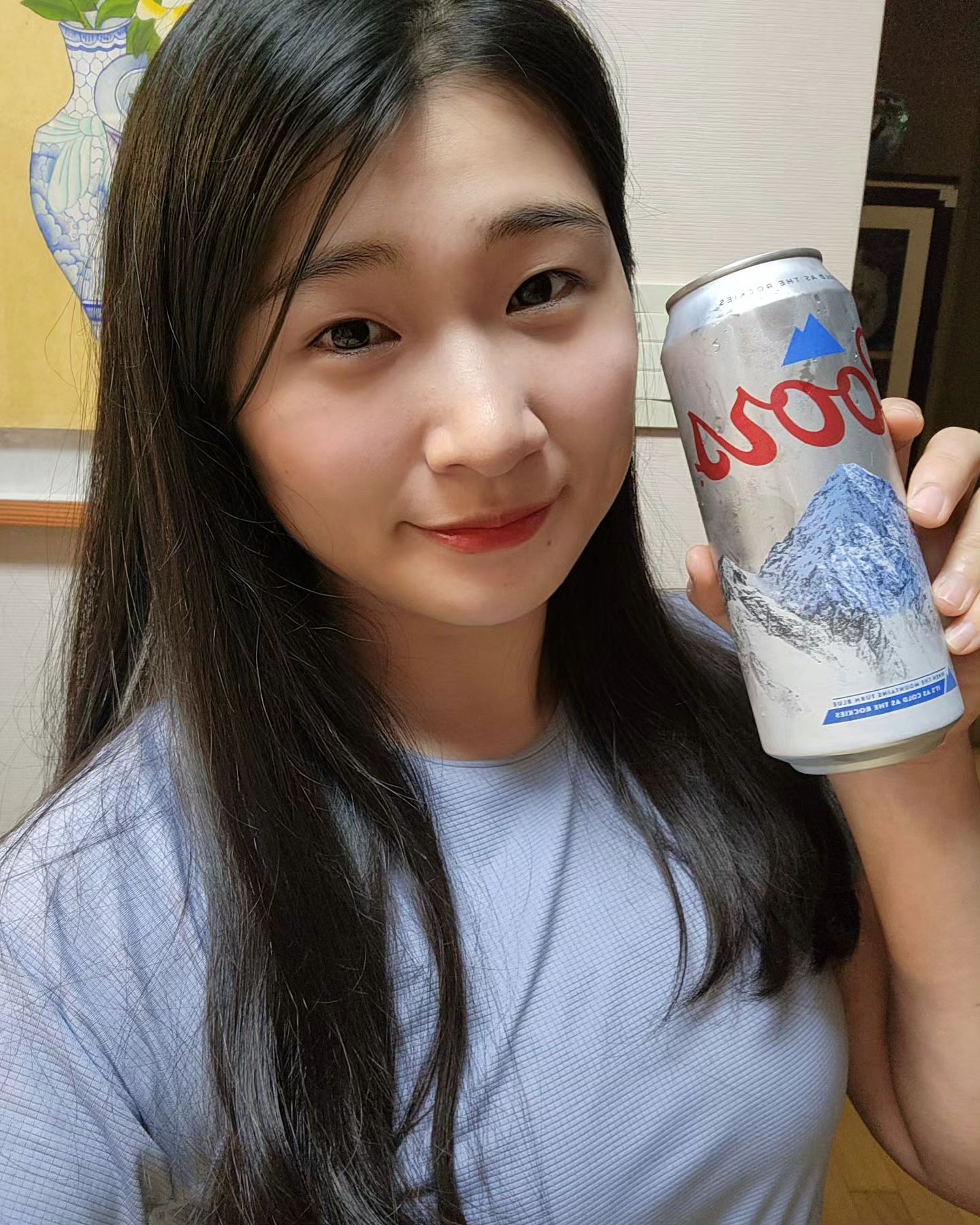 #협찬
로키산맥이 그려진 한눈에도 시원해 보이는 이 맥주!
Coors!
청량함이 넘치는 라거에요~
깔끔해서 어디든 잘 어울림ㅎㅎ

저의 best 안주는 진!미!채!
진미채 조금 꾸우면 진짜 맛있다구요!
거기다 견과류면 만-족><
맥주는 배부르니까 안주는 간단하게파~☆

쿠어스는 시원할때 먹어야 맛있는 맥주!
가장 맛있는 온도가 되면 로키산맥이 파래져요!
깔끔한 맥주, 청량한 맥주를 원하신다면 로키산맥추천!
과하지 않은 깔끔한 청량함이 좋은 맥주였어요!

맛있는 거 먹을땐, 쿠우~  아니, 쿠어스!

coors.kr

 #쿠어스 #겨울맥주 #수입맥주추천 #술스타그램 #라거맥주추천 #미국맥주 #편의점맥주