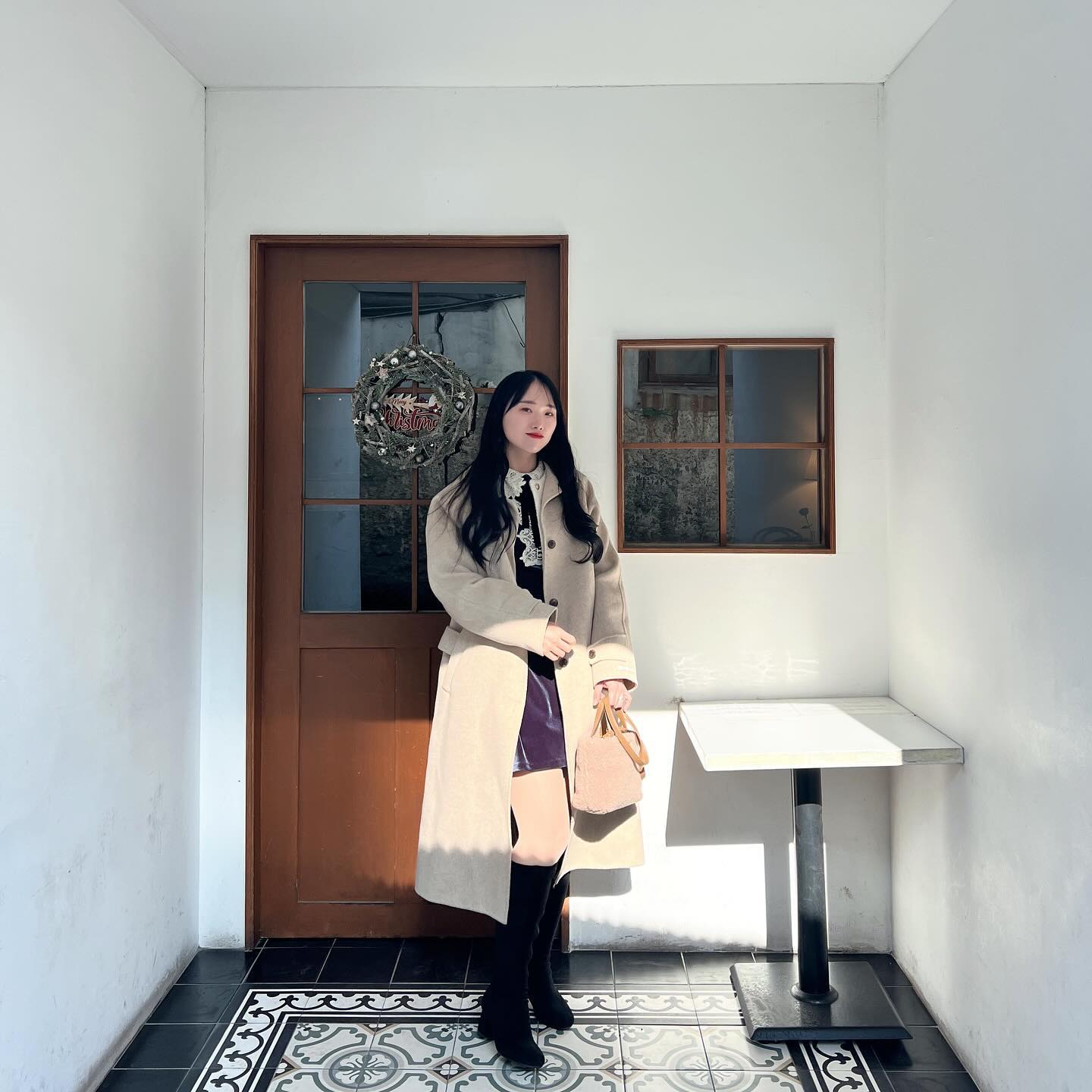 리프팅 샌애긔,,, 붓기가 안 빠져서 보정때림
누가 보면 사랑니 뺀 줄 알겠어
저거때문에 이 날 찍은 사진들 얼굴 공사중