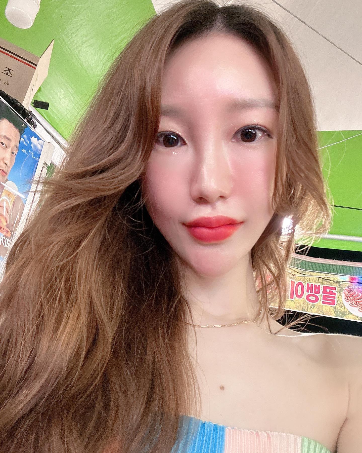 유라요정 요래요래 술톤일때 
입꼬리 올라가면 시작이야~🧚다들 명심하도록 뿌잉🤭🤭