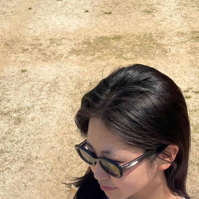  JIHONG☀️ on Instagram: "#협찬 #gguba_official 

눈 부실 때 필수.. ☀️✨

EYEWEAR GGUBA 😎
제품명. 색상 - HAMONGㆍGRAY"