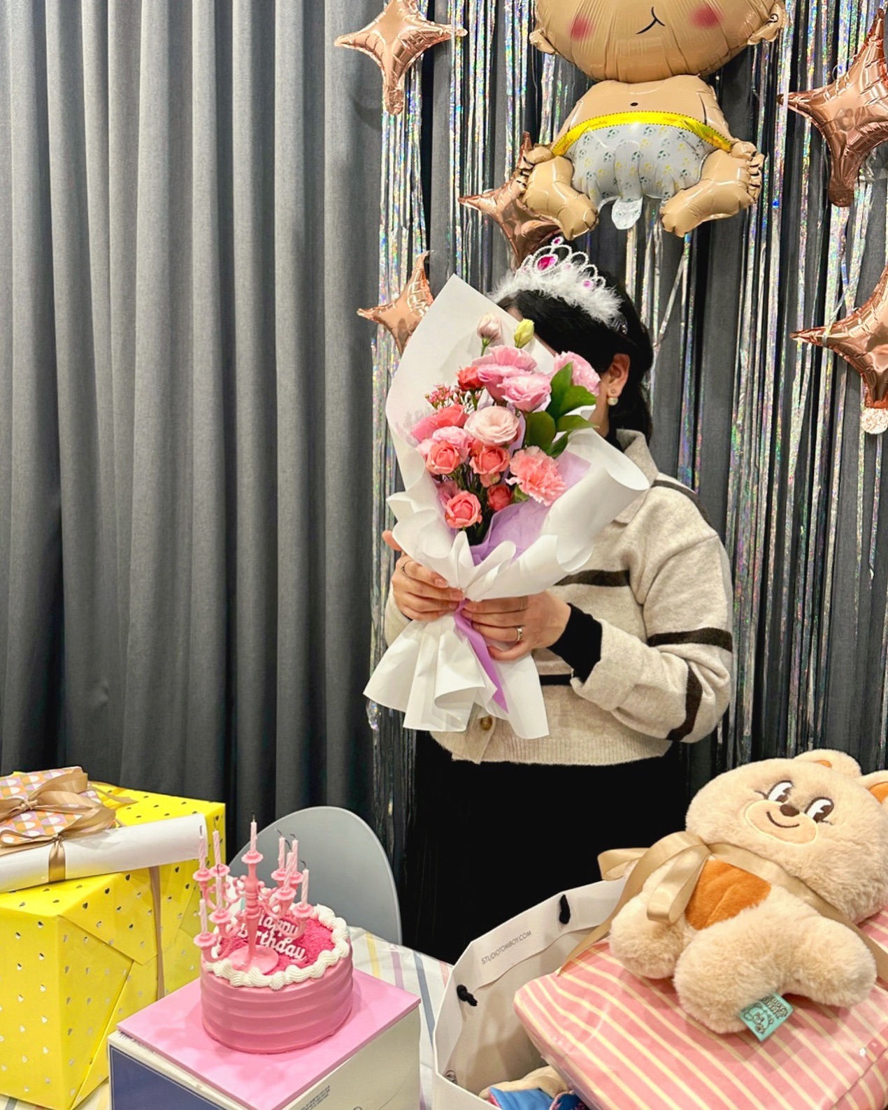 #출산휴가 전 #서프라이즈 베이비샤워 🎂✨
_
#7년동안 나를 울고 웃게 만들었던 #애증의회사 🥲
마지막에 이렇게 #감동을 주시다니요…
#브랜드마케팅팀 진짜 #최고 👍🏻👍🏻👍🏻
_
너무 많이 #감사합니다 (회사에서 운 적 없는 것 같은데 #눈물흘림 🥹🖤🖤🖤)
_