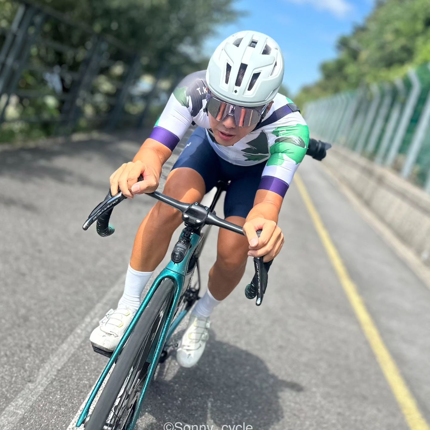 평일 여유로운 자도에서 오랫만에 사진 득템!

찍사는 역시 모델이 어색한법...

📷sonny_cycle