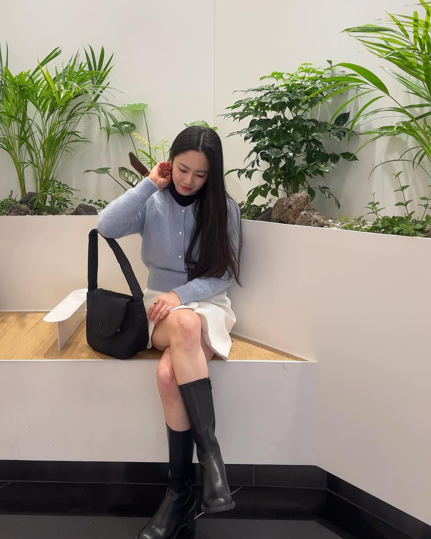 .
너무 귀여워서 눈여겨 보던 브랜드 몽드몽드🤍
이름처럼 가방도 몽드몽드한게 느무느무 따랑뜨러워🫶🏻

mondemonde_official
#몽드몽드 #mondemonde
#데일리가방 #데일리백 #몽드몽드가방
#클래식백