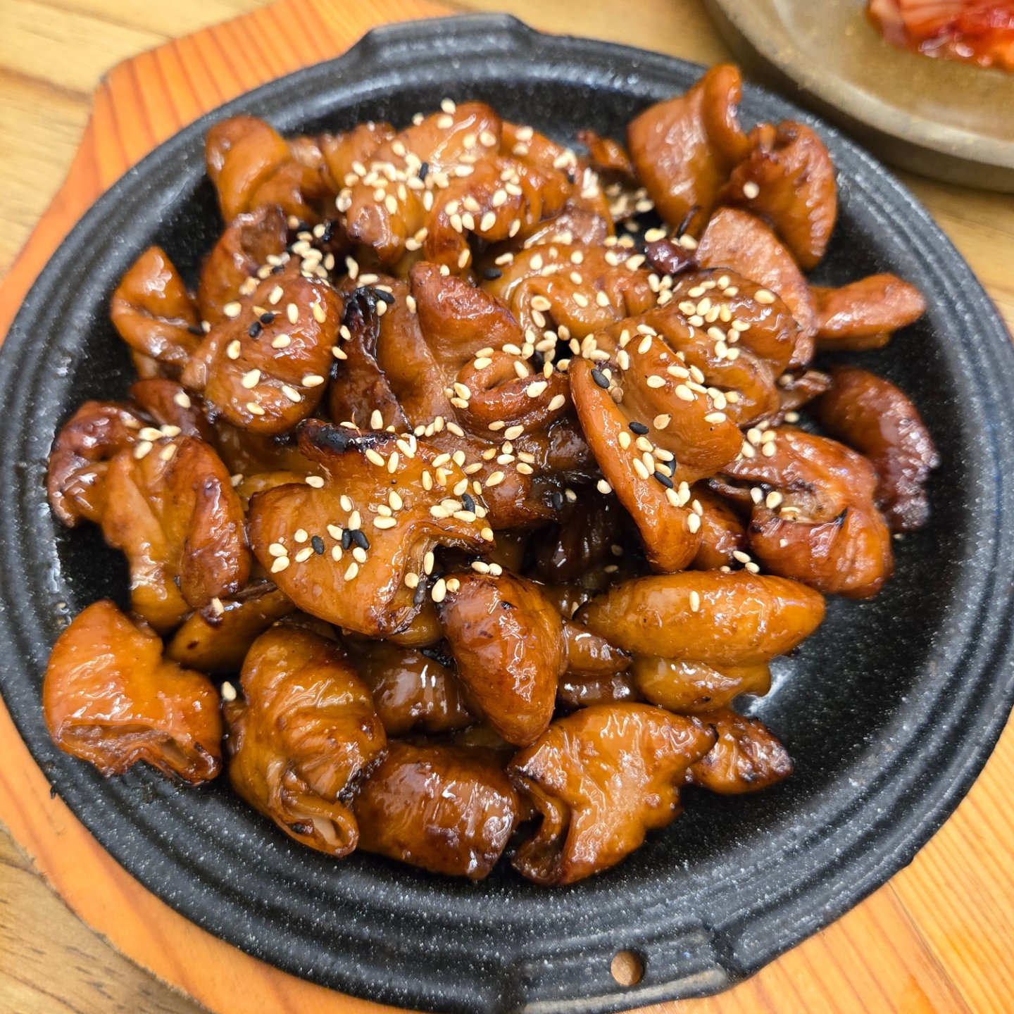 .

조봉순 상무국밥 양산점

모듬국밥, 곱창구이 먹었는데
모듬국밥 양이 많아서 좋고
곱창구이도 불향입혀져서 맛있!!

꼭 이걸 먹기 위해 여기까지 가서 먹는건 비추고
주변에 있는데 간단하게 국밥 먹고싶다면 가서 먹기 좋아요👍🏻

#광주맛집 #양산동맛집 #조봉순상무국밥 #조봉순국밥양산점 #곱창구이