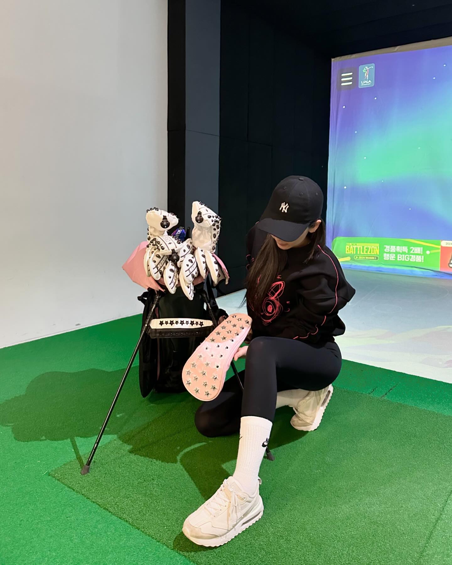 내 핑크 커버 넘 예쁜데 누가 볼펜자국 내놨대...🥲
드라이브 커버 gtang_golf

스탠드백이 쭉벌어지지 않구 써보면 너무 편하잖앙
스탠드백 사용 하는 분들은 지탱이 필수예요🖤🤍
.
#골프#지탱이#지탱이서포터즈