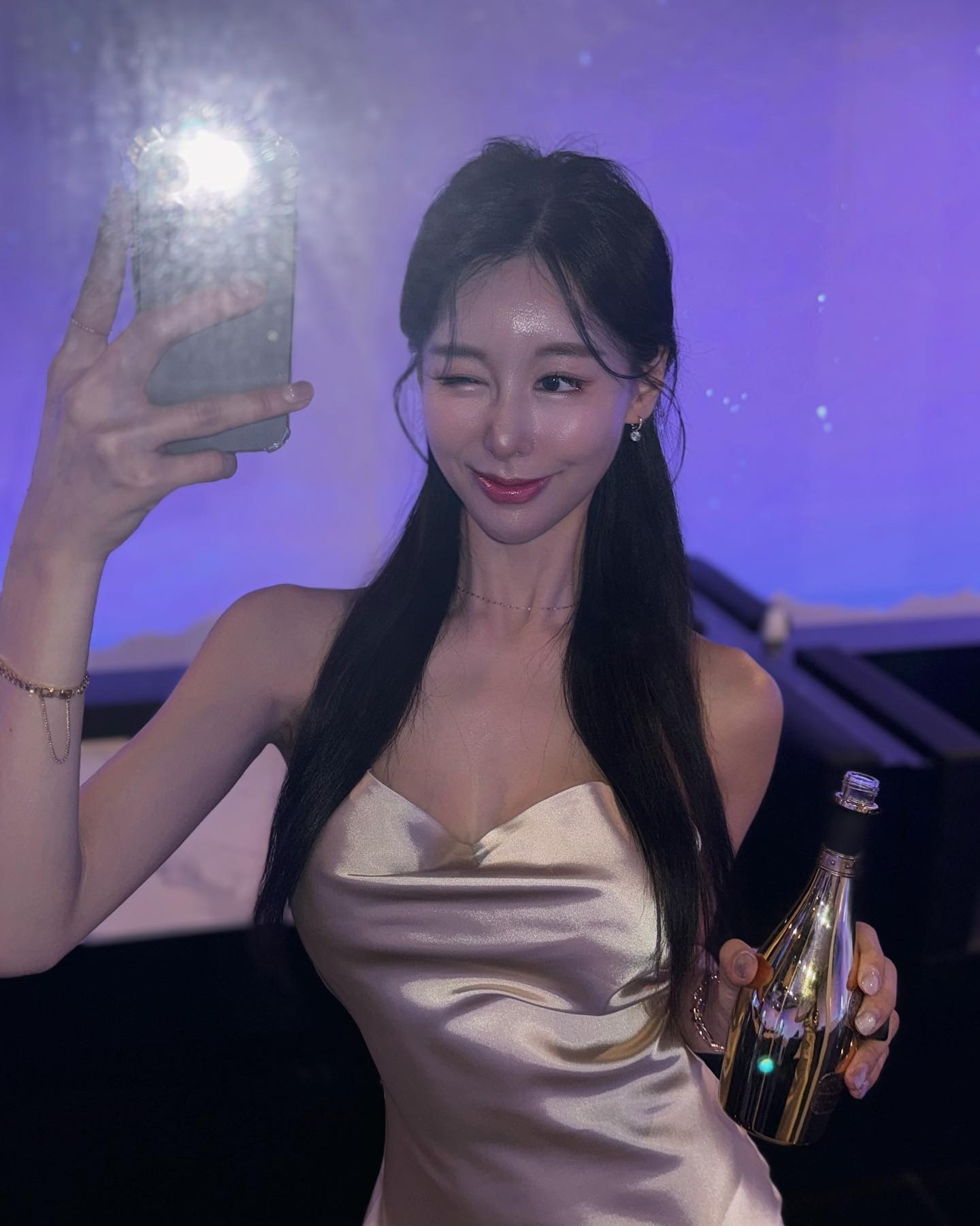 M.B VIP GROUP VVIP party 🥂 #invitation 
SelebriTea X BrosisWine, Congrats on the launch ! 

이 귀여운 베이비아르망은 사실 숙취해소제