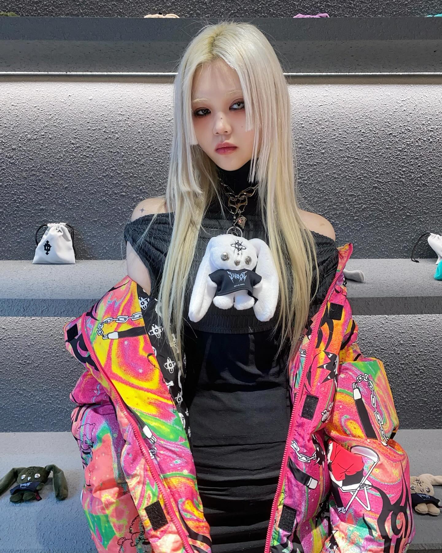 #초청 skoot_apparel skoot_korea 🖤
📍서울 강남구 도산대로61길 14, 1층 blazed_official 
안녕하세요 스쿠웃 모델 송다예입니다. 팝업 어마무시합니다. 그럼 이만.