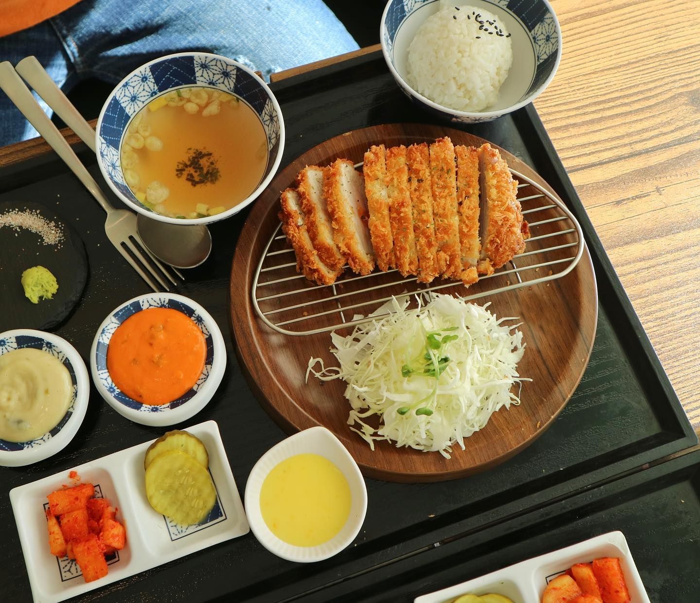 미츠가 돈까스 취저 …💛
매콤한 할라마요 소스와 치폴레 소스덕에
느끼할 겨를이 없다구료 !!!! 정신 차리고 보니 순삭🤣

.

.
#동인동 #동인동맛집 #대구시내맛집 #대구시내데이트 #동인동돈까스 #대구돈까스맛집 #대구중구돈까스 #동성로돈까스 #대구돈까스 #미츠가 #대구미츠가 #동인동미츠가 #대구시청맛집 #국채보상공원