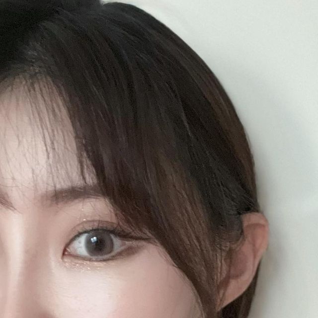 ♥백보경♥ on Instagram: "취향저격 렌즈 발견 @ololalens_kr 오로라렌즈 퓨리티 샤인 토프브라운 🤎 자연스러우면서 오묘한 느낌 모야모야~~ 원데이 렌즈🤩 한팩에 10개 들어있어서 5일착용가능!