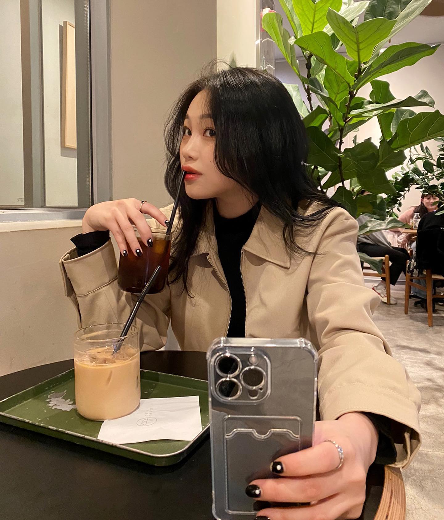 #광고
🏷#MIWJJE31PG _ beige (m)

열어서 입어도 예쁘고 잠궈서 입어도 예쁜 미쏘 블루종🤍
간만에 선택한 베이지 컬러도 예뿌구먼😁😁!

💖미쏘 24 SS 신상 뉴컬렉션 발매💖
💞17일부터 3일 동안, 미쏘 닷컴에서만 30% 할인💞
.
.
#미쏘티디 #미쏘아우터 #미쏘24SS #MIXXO #미쏘

:#인스타그램#데일리#일상#셀피#좋아요#협찬#좋반#팔로우#instagram#daily#selfie#오오티디#ootd#미쏘#미쏘롱코트#기본템#블루종