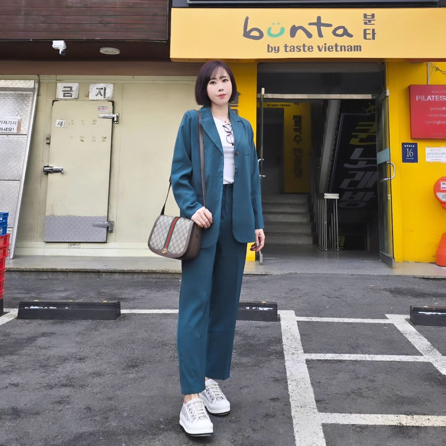 💜친한 지인이 운영하는 일원동 맛집!⠀
베트남음식점 분타(bunta) 다녀왔어요!⠀

조카가 있어 허겁지겁 먹느라 사진이..ㅠ 
⠀
🤤반쎄오 전 첨 먹어봤는데 넘 맛있더라구요. 먹는방법도 자세히 설명되어있어요-! 굿굿!⠀
🤤차돌양지쌀국수, 왕갈비 쌀국수도 넘 맛있고 양도 많아요! 전 토마토쌀국수도 얼큰한게 맛있더라구요! ⠀
🤤제 어린 조카는 파인애플볶음밥에 푹 빠졌어요~⠀
⠀
일원동 먹자골목 초입구 2층에 노란간판 뙇!!⠀
⠀
💓일원동 근처가시면 분타 많이많이 찾아주세요!!🫶🫰❤️⠀
⠀
⠀
⠀
⠀
⠀
⠀
⠀
#분타일원점 #분타 #일원동맛집 #삼성서울병원맛집 #일원동쌀국수 #대청역맛집 #베트남쌀국수 #반세오 #토마토쌀국수 #양지차돌쌀국수 #왕갈비쌀국수 #팟타이 ⠀
⠀⠀