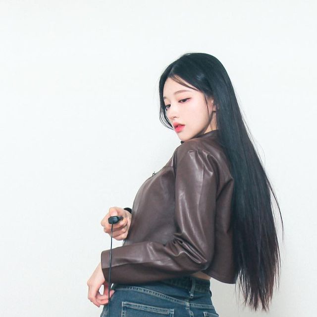  이가은 on Instagram: "#협찬  @ourstudio_today 신촌에 새로 오픈한 셀프 사진 스튜디오 다녀와브러써요☺️어때!!!!!

합리적인 가격에 원본 파일 무료 제공
(따뜻한 브라운 / 클래식한 흑백 / 쨍한 컬러 / 부드러운 클래식 자유로운 색감 선택가능)까지...해주는 자유로운 분위기의 사진관🩷  솔직히 사진사님 앞에서 끼부릴때 민망한적 있자나...? 그런거 걱정없다구 

무인 운영이지만 따라하기 쉬운 촬영 가이드가 있어서 기계치들두 No 걱정☺️
.
.
.
.
.
.
.
.
#광고#신촌셀프사진관#연대셀프사진관#연세대셀프사진관#이대셀프사진관#이화여대셀프사진관#서강대셀프사진관#홍대셀프사진관#셀프졸업사진#졸업사진#오늘우리사진관#오늘우리사진관신촌#신촌데이트코스#신촌맛집 #오늘우리사진관"