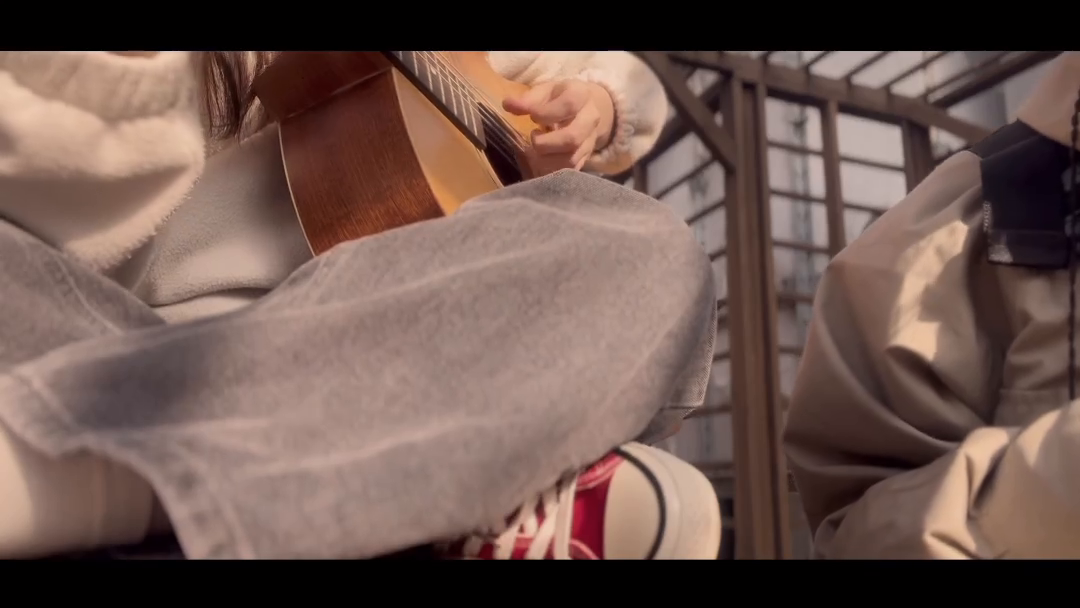 Put your records on (cover)
.
.
.
.
.
.
.
.
.
.
#좋아요반사 #뿔테안경 #좋반 #손흥민 #cover #guitar #guitarist #singer #노수아 #버거킹 #다이어트식단 #다이어트도시락 #다이어트자극사진 #졸업사진 #기다려라 #민증사진 #민증사진잘찍는곳  #lfl #followforfollowback #정민준선배팬이에요 #황세훈선배팬이에요 #실무과 #최고 #컨버스 #dpr #dprian #롤 #피식대학 #한사랑산악회 #백숙