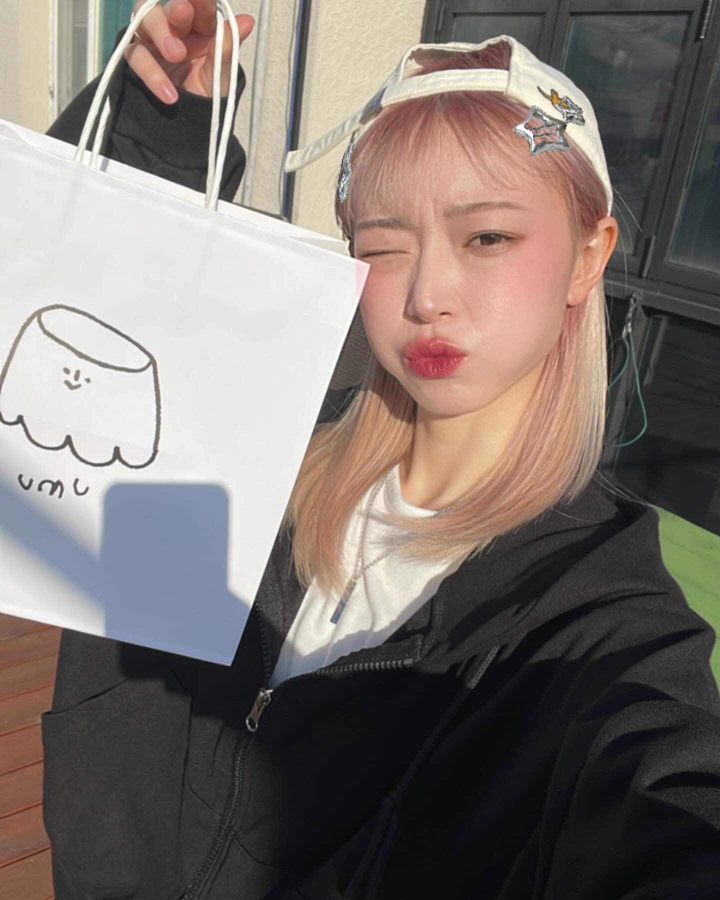 아니 세상 바빠서 밖에 못 나가는 건 무슨 경우야 🫠

아무튼 생존신고입니다 .. ^^*

우무 먹고 싶다 . . 집에서 15분인데 ..