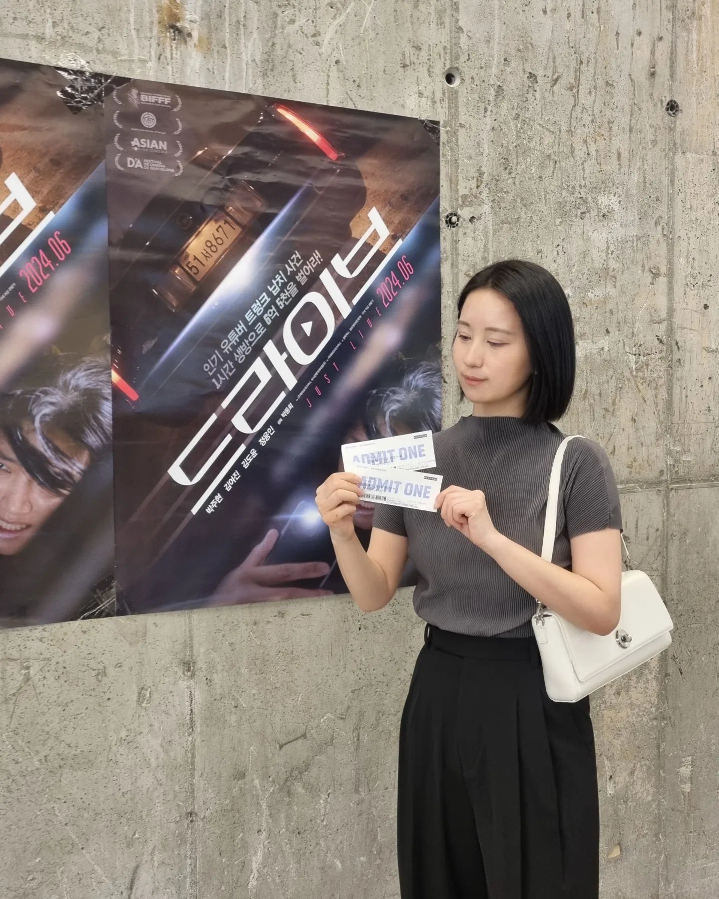 #광고

숨막히는 극한 공간에서  벌어진 #박지현 의 사투
인기 유튜버 납치스릴러로 트렁크안에서 벌어지는 스펙타클하고 긴장감 가득한  시간들!!
탈출전까지 심장쫄깃~!!
범인이 예상을 벗어나서 밝혀질 때 진짜 놀랐는데
끝까지  숨죽여보게 만드는 영화라 다시 보구 싶은거있죠♡

#드라이브#영화데이트#영화추천#영화드라이브#트렁크납치스릴러#6월12일대개봉#영화추천#스릴러#유튜버#인간수업#소셜라우더