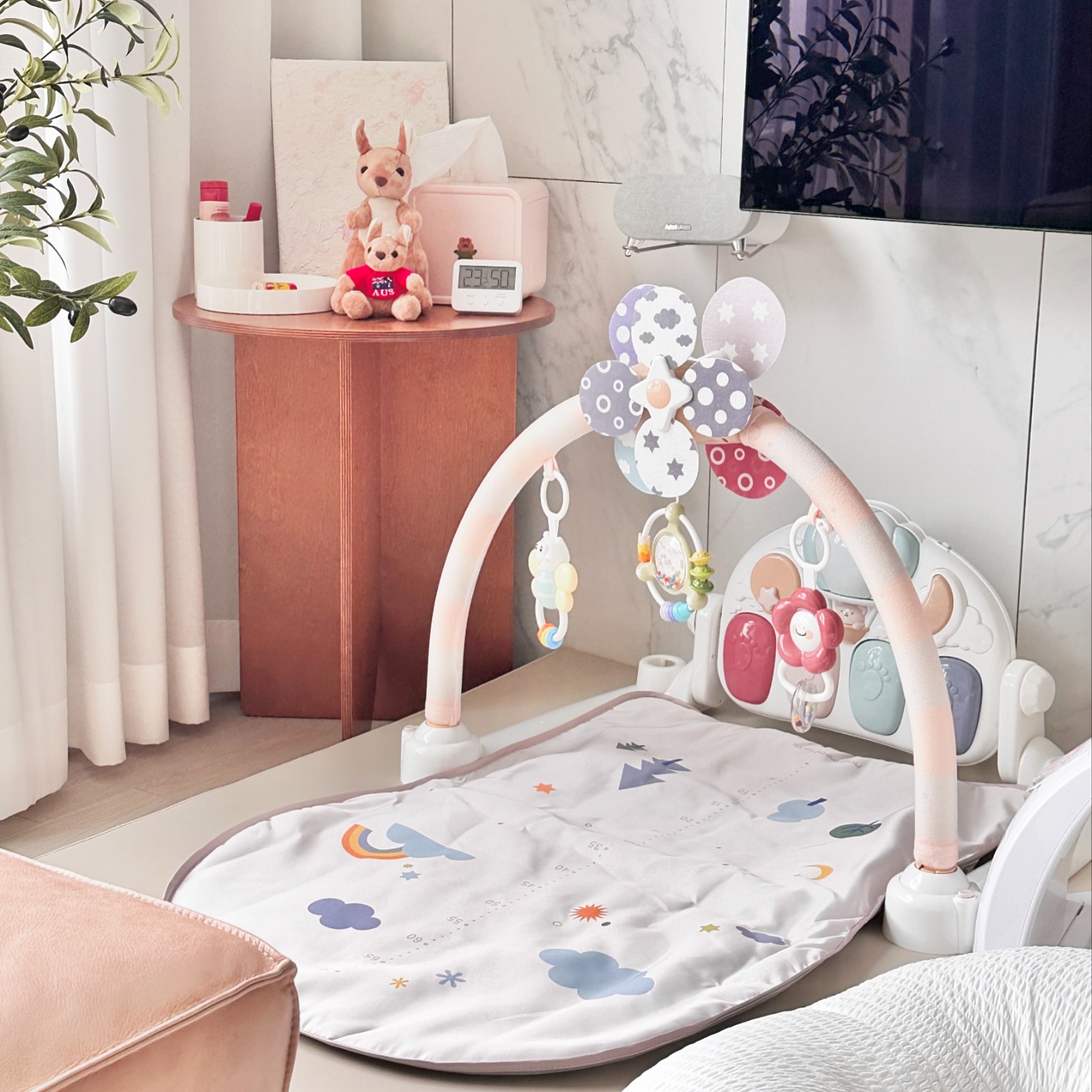 #협찬 whittlestore_official

👶🏻신생아부터 돌까지 발달 단계별로 오래~ 노는 아기 첫 장난감 하베브릭스 바람개비 아기체육관👐

귀염뽀짝 신생아 시기에는 초점 놀이, 자장가 백색소음, 모빌 보고 놀다가 앉아 놀기 시작하면 소근육 발달, 청각 자극을 위한 피아노 놀이까지 단계별 발달놀이가 가능해 너무 좋아요~

촌스럽고 알록달록한 컬러가 아닌 비비드한 예쁜 컬러감으로 엄마가 더 만족해요💗

#하베브릭스 #아기체육관 #아기장난감 #유아장난감 #아기발달 #100일아기장난감 #애기장난감 #백일아기장난감 #신생아장난감추천 #영유아장난감 #영아장난감 #육아필수템 #50일장난감 #아기체육관사용시기 #용띠맘 #아기백일선물 #하베브릭스 #하베브릭스아기체육관 #바람개비아기체육관