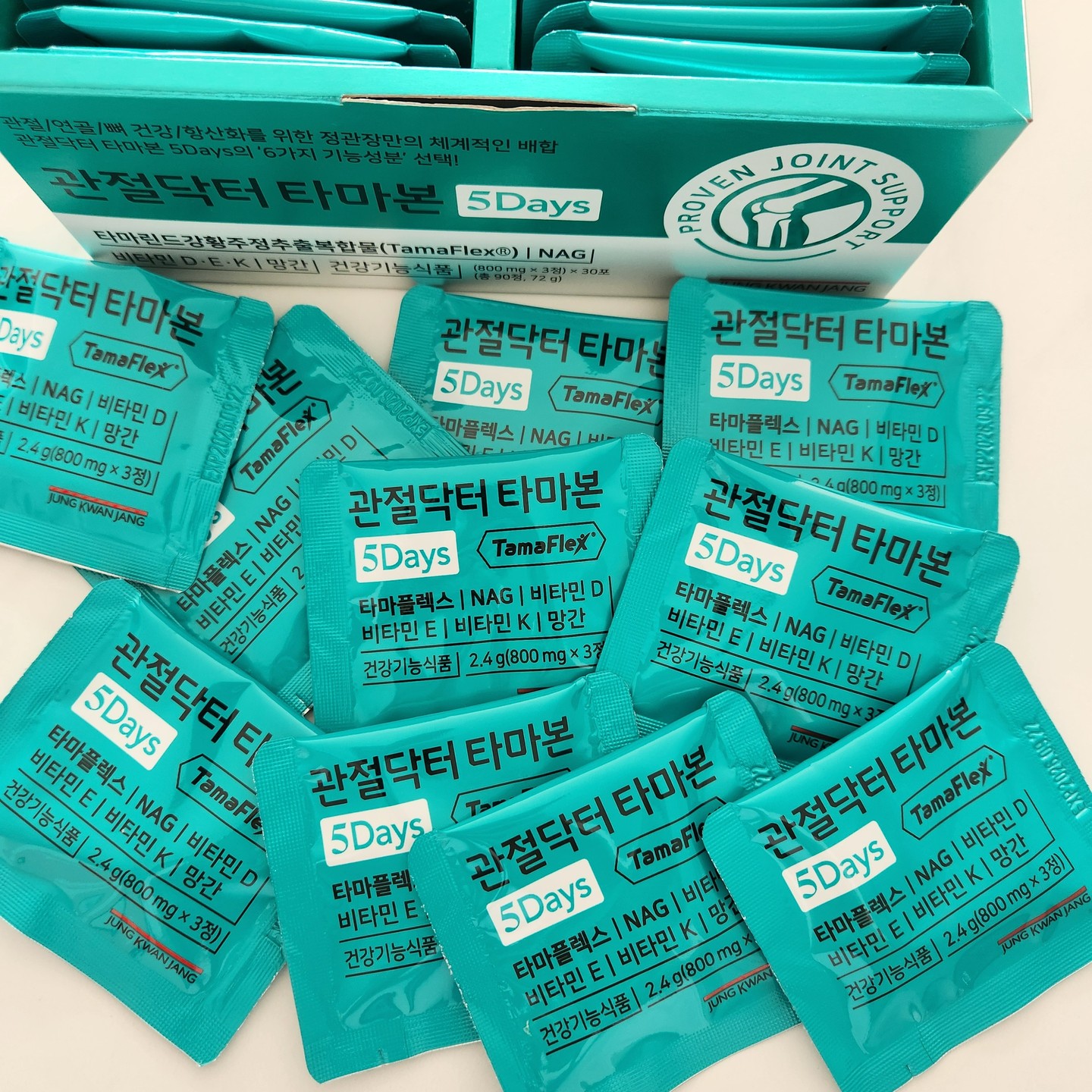 #협찬
요즘 다시 필라테스도 시작하고 
라운딩 가자고 하는 사람들도 많고
부쩍 운동하면서 제 근력이 
많이 부족한가? 생각 했는데

정관장에서 신제품으로 나온
관절닥터타마본5Days 을
만나봤어요👍🏻

관절, 연골 건강을 위한
2가지 주원료(타마린드강황주정추출복합물
타마플렉스, NAG) 함유 되어 있고

관절과 연골 건강에 도움을 줄 수 있는
핵심 배합으로 되어 있다고 하네요💯 

저는 30일 제품이고요
5일씩 나눠서 챙겨먹을 수 있도록
박스에 구분되어 있었어요!

운동하면서 건강기능식품을
드셔보신 분들 중!

관절 건강이 걱정되고
갑자기 불편함을 느낀다면
관절닥터타마본5Days 의 
도움을 받아보면 어떨까요?

#정관장 #관절닥터타마본5days #관절연골엔 #관절닥터