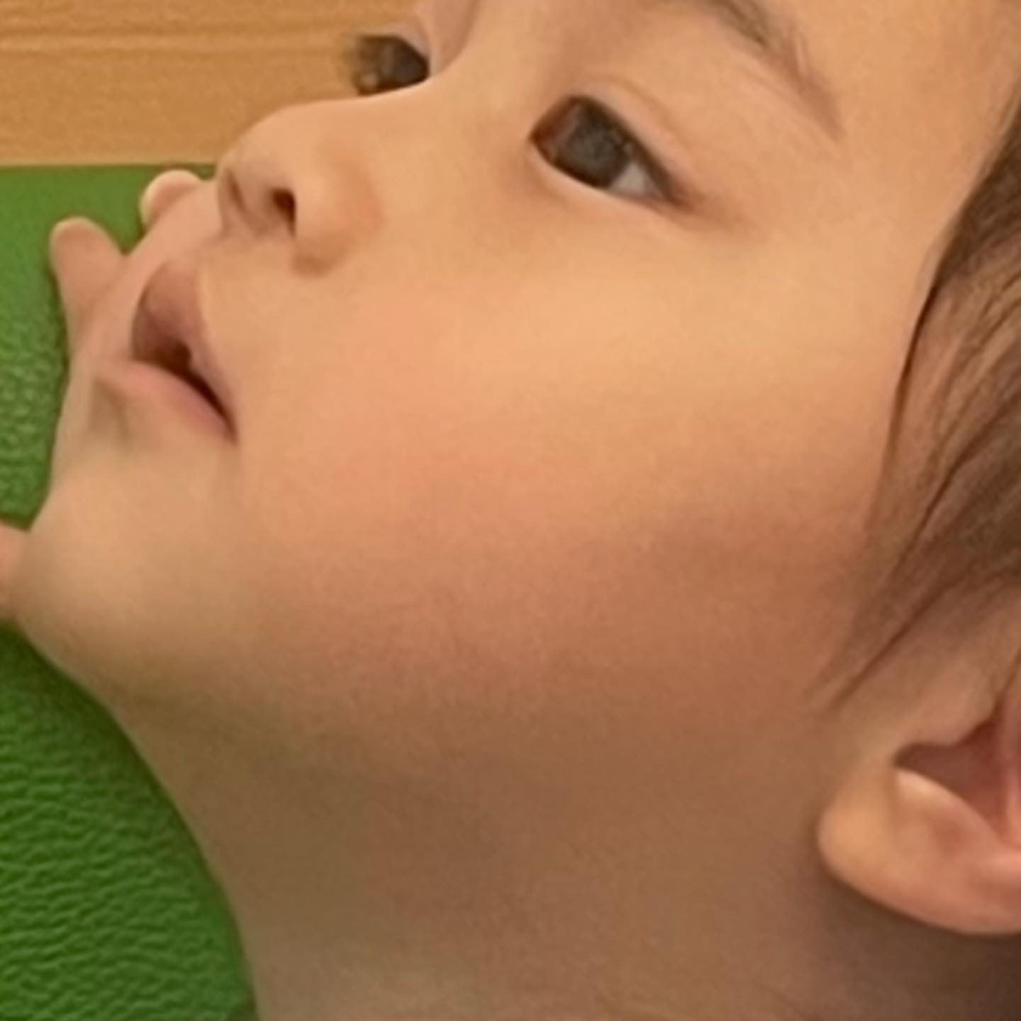 귀여운 내조카 🫶🏻 (친구 딸)

진짜 3년? 만에 연락닿은 하나밖에없던 
동네친구랑 오랜만에 만나서 수다떨었어요 🫧

갓난쟁이였던 조카가 이모이모 하는걸 보니
마음이 이상하기두 하고 친구도 너무 좋았고..

제가 개인적인 일으로 잠시 잠수 탔을때 
이 친구는 저를 엄청 찾아다녔다더라구요 🥺

우리이제 헤어지지말자 ㅠㅠㅠ🥺🫶🏻♥️