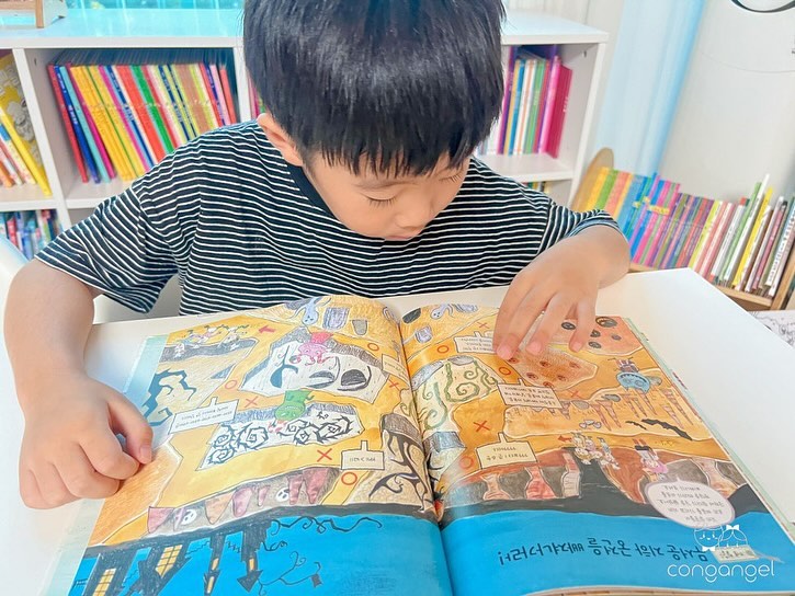 #협찬

경제 개념이 없던 쌍둥이들 
한걸음먼저경제 경제 전집 읽고 나니
확실히 경제 관련 개념이 생기더라구요
연계 학습의 일환으로 원리가 보이는 수학
원리가 보이는 사회를 선택하게 되었습니다
재미있는 이야기 속에 사회적인 내용을
잘 녹여냈네요. 아이들 눈높이에 맞는 
스토리텔링으로 책의 즐거움과 함께
자연스럽게 7세 수학 개념과 원리를
배울 수 있어서 좋더라구요
실생활과 밀접하게 연관된 사례들을
만나보며 수학적인 탐구심과 흥미를
기를 수 있어서 만족합니다 :)

#7세수학 #7세전집추천 #어린이도서 #7세사회 #7세책추천 #7세교육 #원리가보이는수학 #원리가보이는사회 #웅진북클럽 #웅진북클럽후기