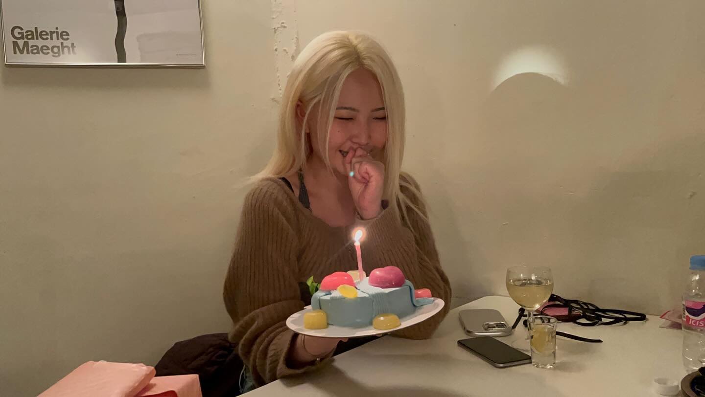 술개미와 함께한 생일🥹
그리고 축하해주신 분들이 너무 많았던 생일..
.
다들 너무 감사합니다..🩶
너무 고마어 잘할게🥹🥹