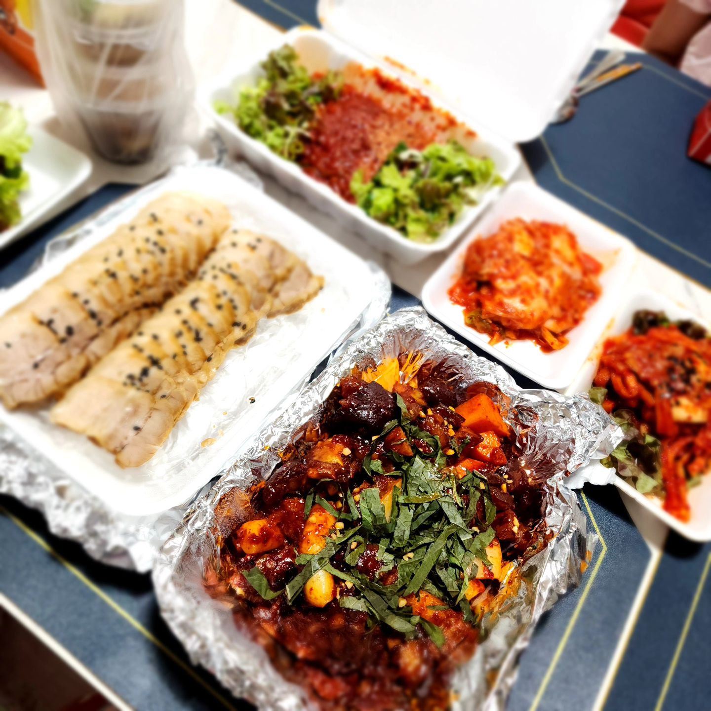 주말엔?? ㅎㅎ .
#온족발_본점 #온족발맛집 #온족발불족발반반 #술스타그램 #안주 #주말 #고기