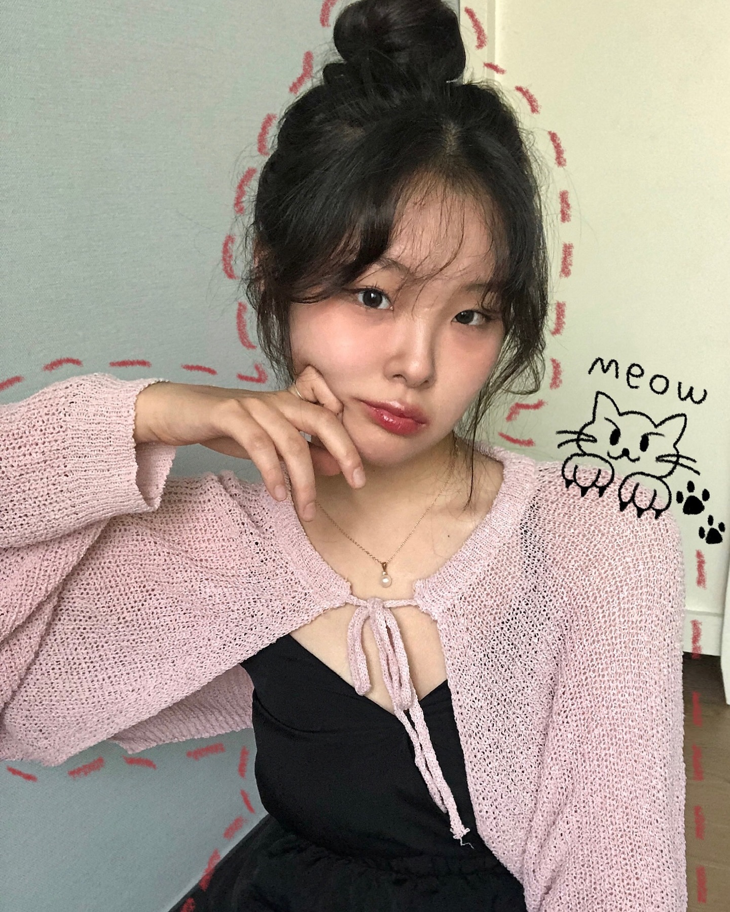 m e o w 🐈‍⬛
.
.
.
.
.
#06 #추천 #빈티지 #핑크 #원피스 #코디 #똥머리 #ootd #daily #셀카 #셀스타그램  #selfie #협찬 #뷰티 #메이크업 #사진 #일상 #학생 #08 #07 #05 #04 #03