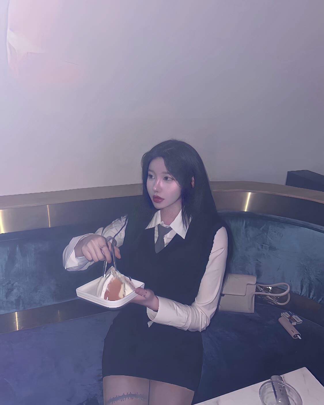 왜 케이크는 주면서 포크는 안 줘여?

#아우토 #아우토라운지 #교복파티 #교복 #서면 #부산