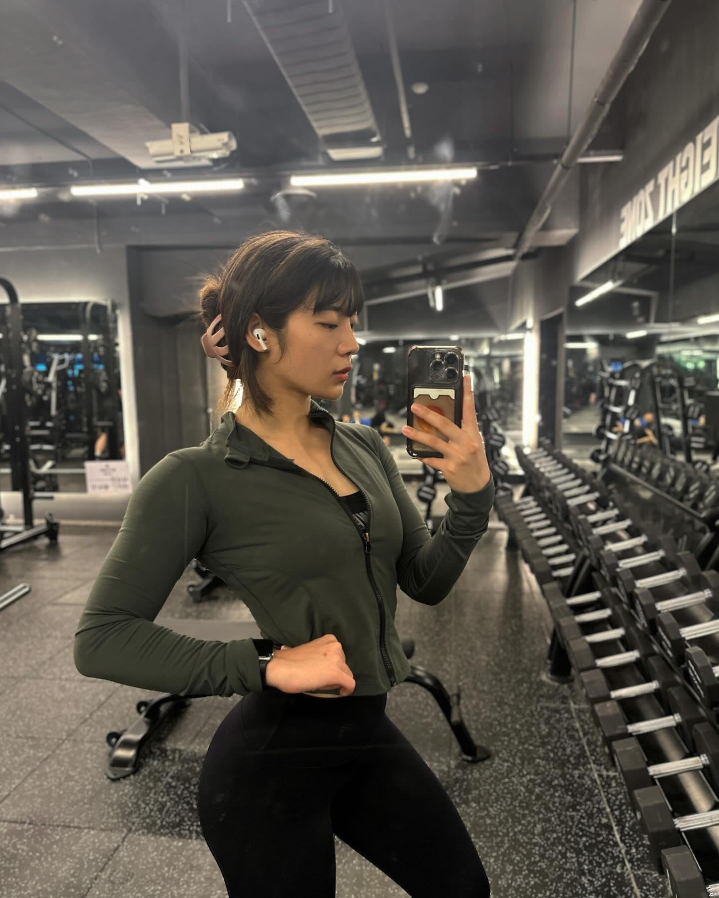 지금 내가 할 수 있는 건 운동 하나
그냥 지금 할 수 있는 일을 하자

#런블랙 #운동하는여자 #하체운동
#브이스쿼트 #정관헬스 #정관헬스장
#정관피티 #정관스피닝 #불독짐 #정관pt
#정관신도시 #기장헬스 #기장헬스장