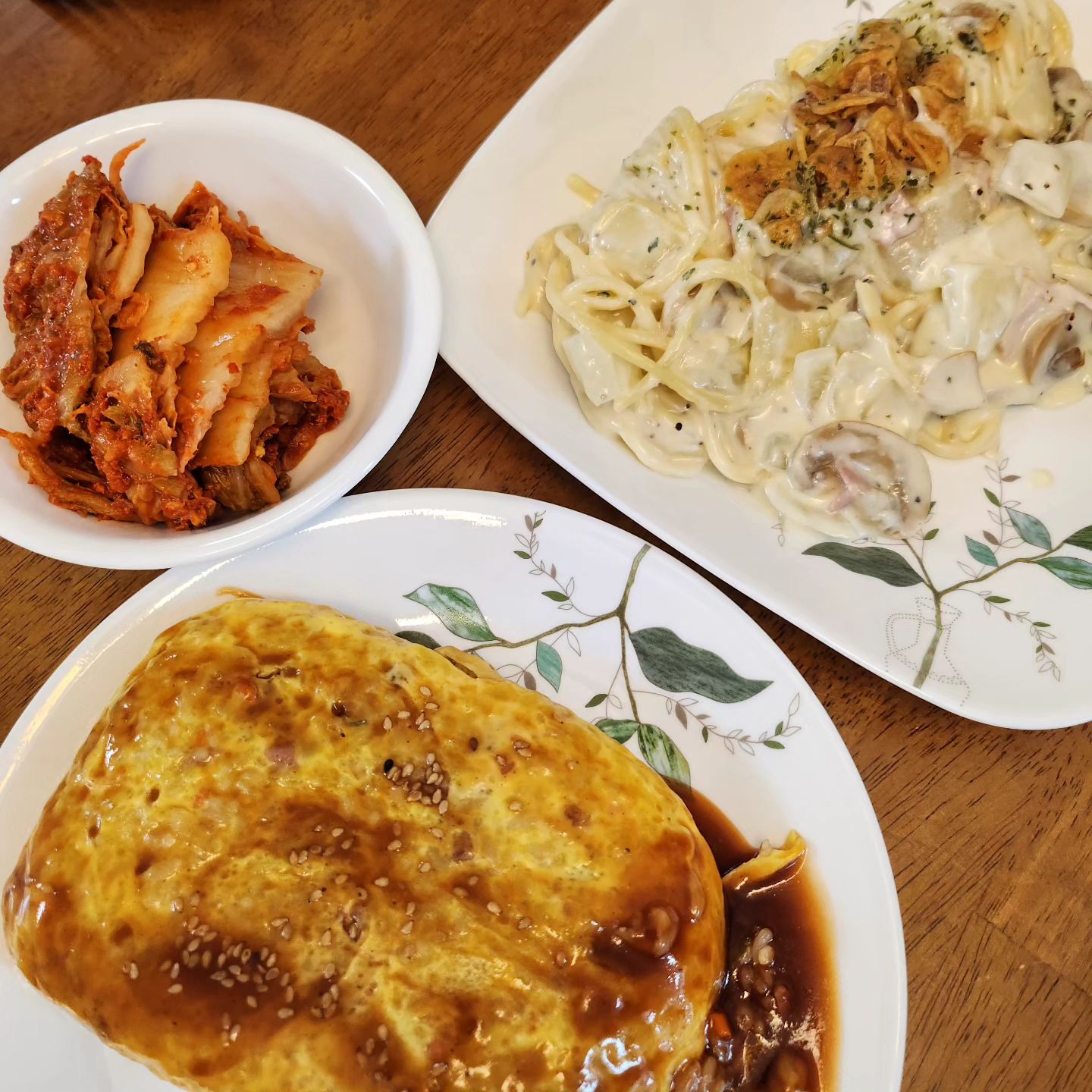 ♡도련님의 갑작스러운 방문으로 배달음식으로 저녁 차렸음요
병원 입원하기전에 들린거라 시간이 없다고해서
따뜻한 집밥 못해주고 빨리올수있는 파스타 돈까스 맛집에서 배달시켰어요 ㅡㅡ
크림우동, 까르보나라, 치즈돈까스, 오므라이스
그래도 맛있게 드시니 오히려 고마웠답니당.
배달음식의 소듕함😁

담에는 따뜻한 집밥 드리리다~^^
♡♡♡♡♡♡♡♡♡♡♡♡♡♡♡♡♡♡♡♡♡
#툴스돈카츠 #툴스돈카츠광주상무점 #급한데로 #배달음식파티 #집밥 #크림우동 #까르보나라 #치즈돈까스 #오므라이스 #일상 #요즘먹은거