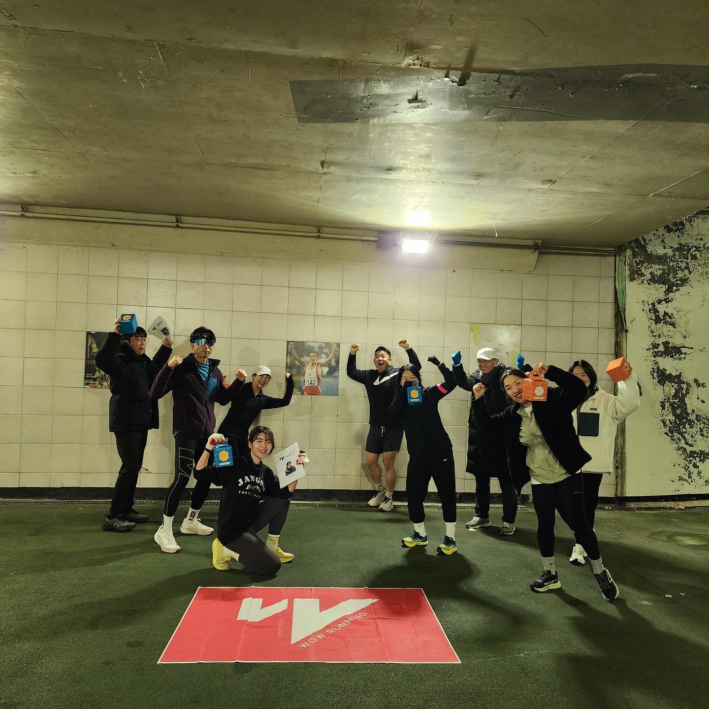 #런람이 #와우러닝
.
목욜 훈련 피드를 이제서야 올리는 부지런한 찐 P가 아니라 요즘 정신 없이 바쁘다😅
훈련도 이번달 처음감😢
.
*훈련
-조깅 30분
-서킷 트레이닝 “와45”
.
코치님들이 피치 지적하셨는데 진짜 이상하네ㅋㅋㅋ
.
항상 뽜이띵 넘치는 와우러닝분들 덕분에 힘들어도 웃게 된다!! 💪😆
.
감사합니다 코치님들 🫶
wowrunningclass 
yhknojh 
dami_is_free 
okbin723 
.
#런 #러닝 #런스타그램 #러닝스타그램 #달리기 #마라톤 #뛰뛰 #운동하는여자 #운동하는남자 #운동 #오운완 #맞팔 #좋아요 #wowrunningclass #잠실 #잠보 #올림픽공원 #반포 #반포종합운동장