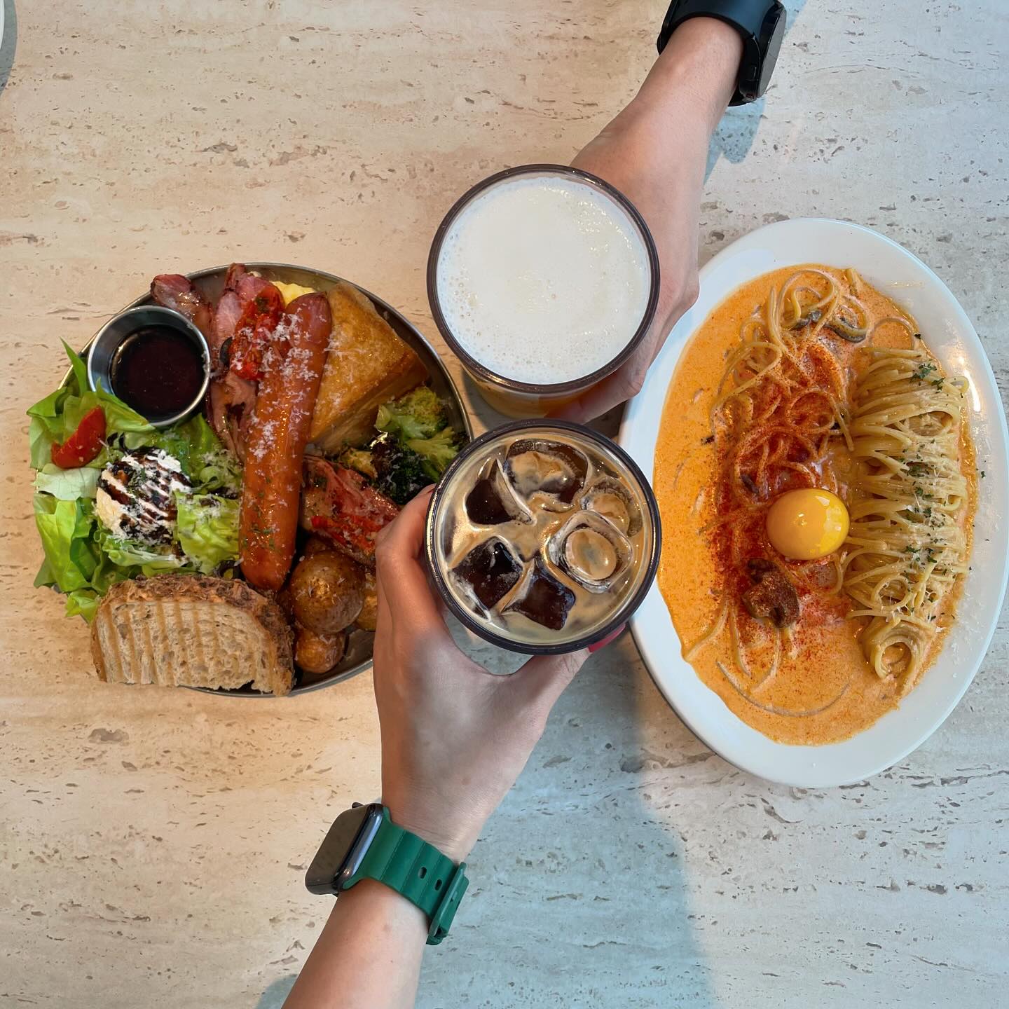 #협찬
#점심 #냠냠 
..
분위기 좋으면서 맛도 좋고
가성비까지 뛰어난 “브런치빈_개포점“
한번도 안가본 사람은 있어도
한번만 가 본 사람은 없다는!! #😆
..
수영 끝나고 언니랑 고고 ~ 모던한 분위기에 
SNS 갬성뿜뿜ㅎ 대표 브런치 메뉴들이 다양하고
가격은 착한데 푸짐 ~ #👍 #맛있어
수다와 함께 계속 #먹고 또 먹고 #🤣
브런치빈에서 출시한 신메뉴와 페어링 음료
맛은 물론 분위기와 가성비까지
너무나 만족스러운 맛집ㅎ
..
브런치빈데이 삼삼오오이벤트 
매주 마지막주 수요일에는 33,000원 이상
구매시 치즈인더파니니 1개, 55,000원 이상
구매시 스파이시쉬림프파스타 1개 증정
담번에는 마지막주 수요일에 가야지~ㅎ
..
..
#일상스타그램 #맛스타그램 #술스타그램 #브런치빈 #브런치빈개포점 #강남브런치 #강남브런치카페 #개포브런치 #개포동브런치 #개포동브런치카페 #개포동파스타 #개포동카페 #강남카페 #개포카페 #개포맛집 #개포동맛집 #강남맛집 #강남데이트코스 #개포동데이트코스 #강남개포맛집