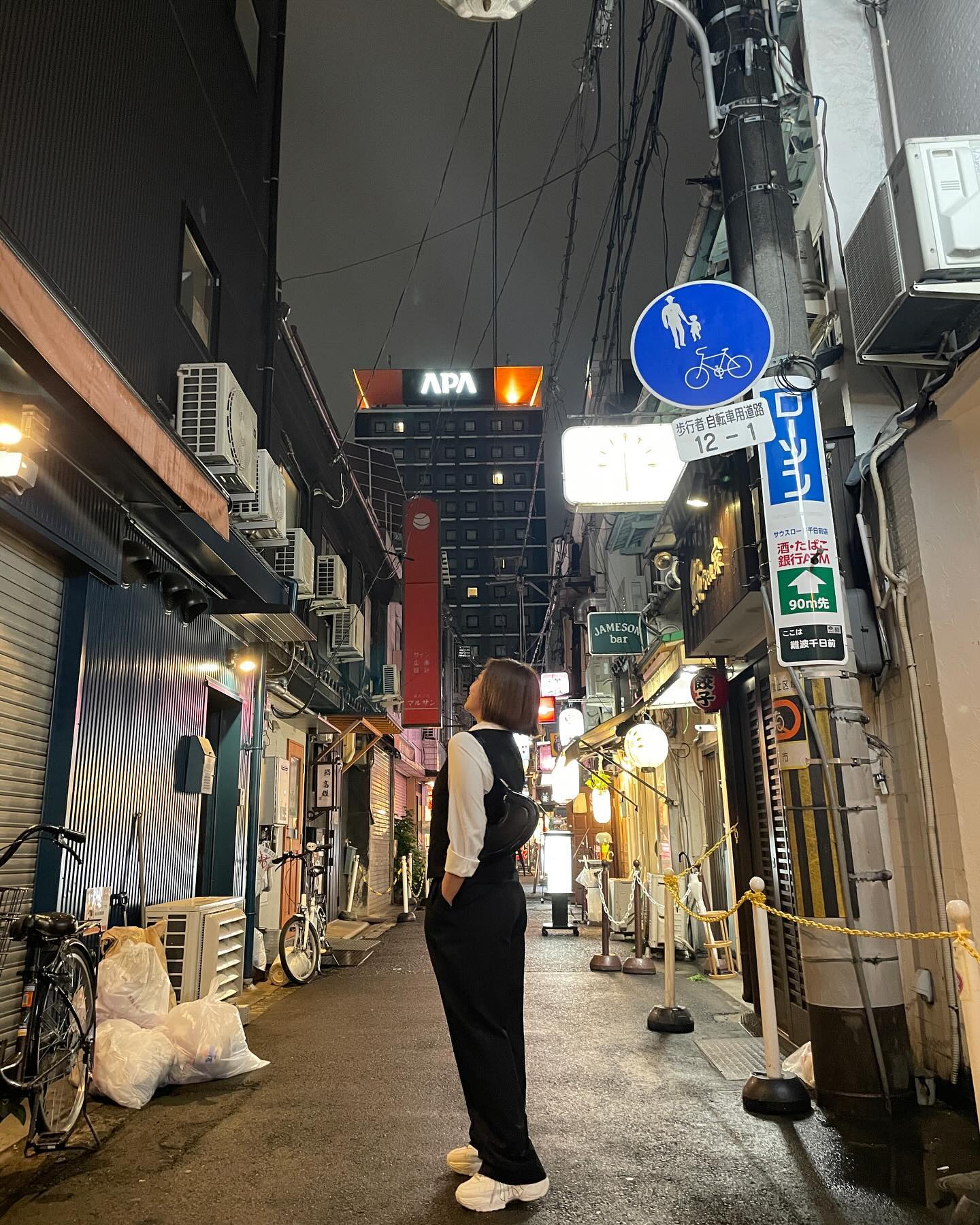 오사카 여행 후유증으로 올려보는 사진 2🍺
.
.
진짜 패션쇼하기 너무 좋은 날씨에..옷이 너무 찰떡으로 맞춰입고 간 나🥹
가방이 무거워도 진짜 잘했다🫶🏻‼️
.
.
#오사카#오사카여행#여행후#여행후유증#생각나#가고싶다#또가고싶다#인생샷#직장인룩코디#컨셉#데일리룩#여행패션#좋아요💕