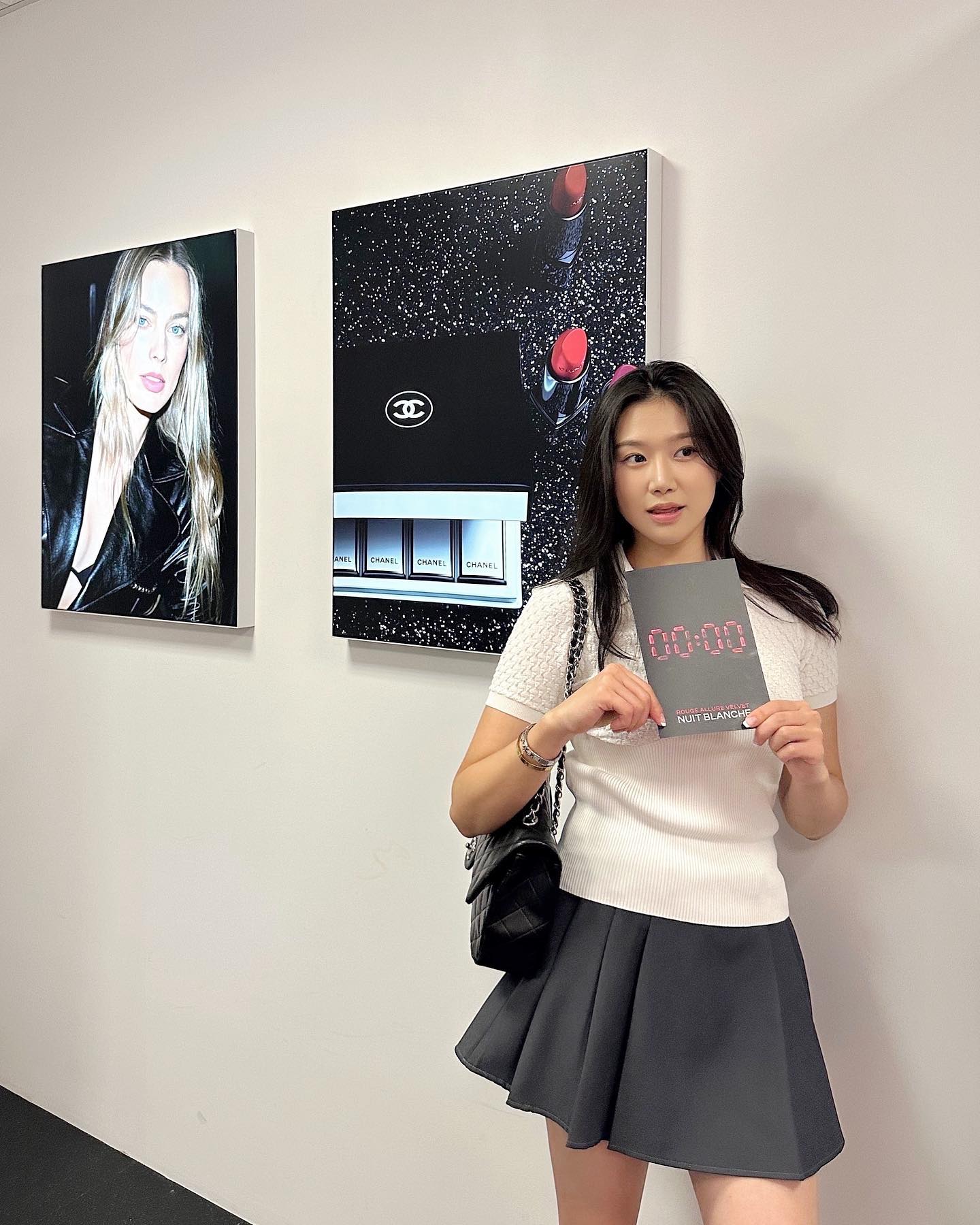 💄
𝐶𝐻𝐴𝑁𝐸𝐿 𝑁𝑈𝐼𝑇𝐵𝐿𝐴𝑁𝐶𝐻𝐸 𝑆𝐸𝑂𝑈𝐿

성수동 샤넬 루쥬 알뤼르 팝업 💗

시간에 따라 변하는 밤의 무드를 담은 루쥬 알뤼르 벨벳 
제 원픽은 바로 05:00 컬러 ..🫶🏻✨

chanel.beauty.korea

#샤넬루쥬알뤼르팝업 #CHANELNUITBLANCHESEOUL 
#루쥬알뤼르 #샤넬립스틱 #샤넬메이크업 #샤넬뷰티 
#샤넬팝업 #샤넬팝업스토어 #성수팝업 #성수동팝업 #팝업스토어
#샤넬 #립스틱추천 #루쥬알뤼르 #루쥬알뤼르벨벳
