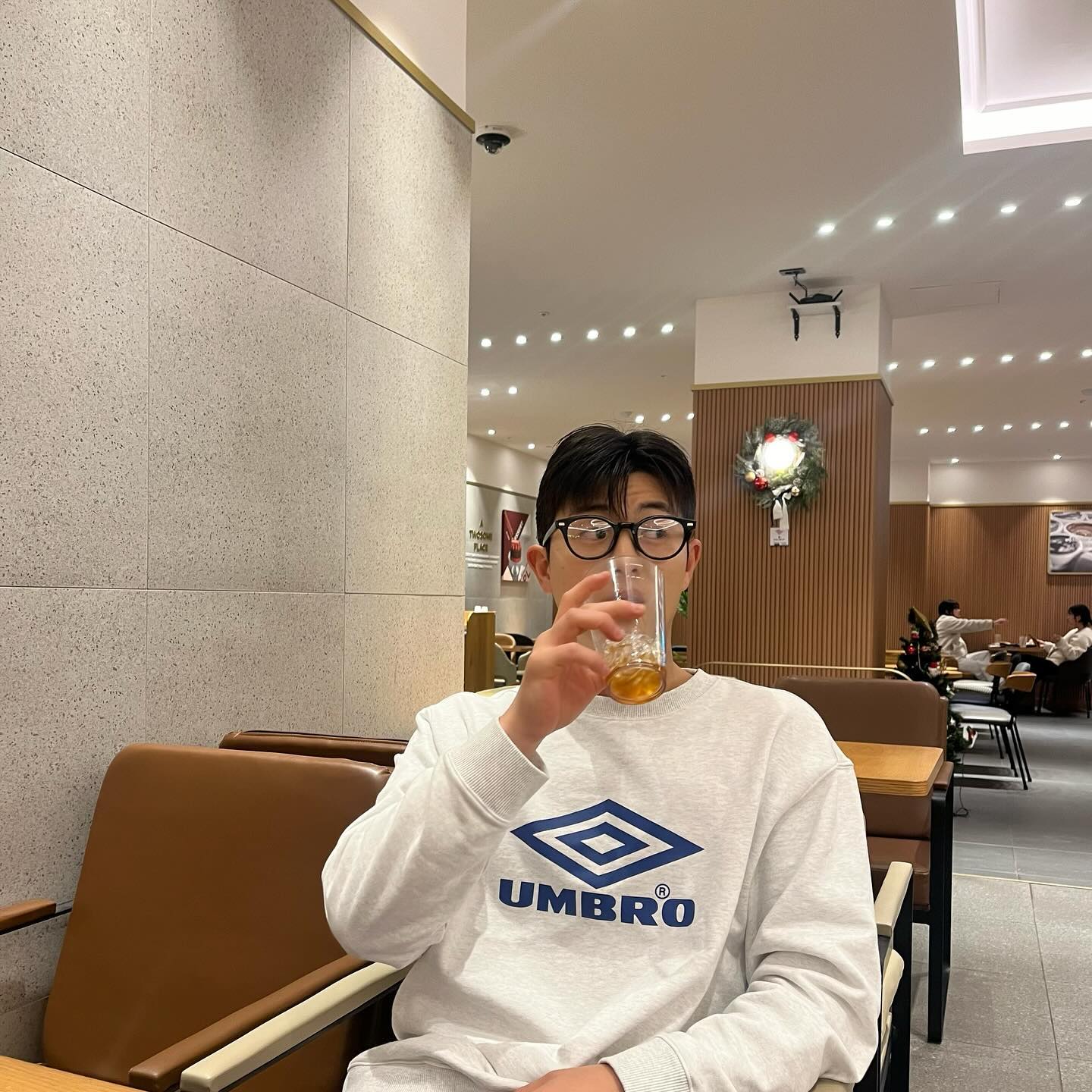 #짧은머리
이때가 좋았다,,, 장발 참 도달하기 힘들다,,,