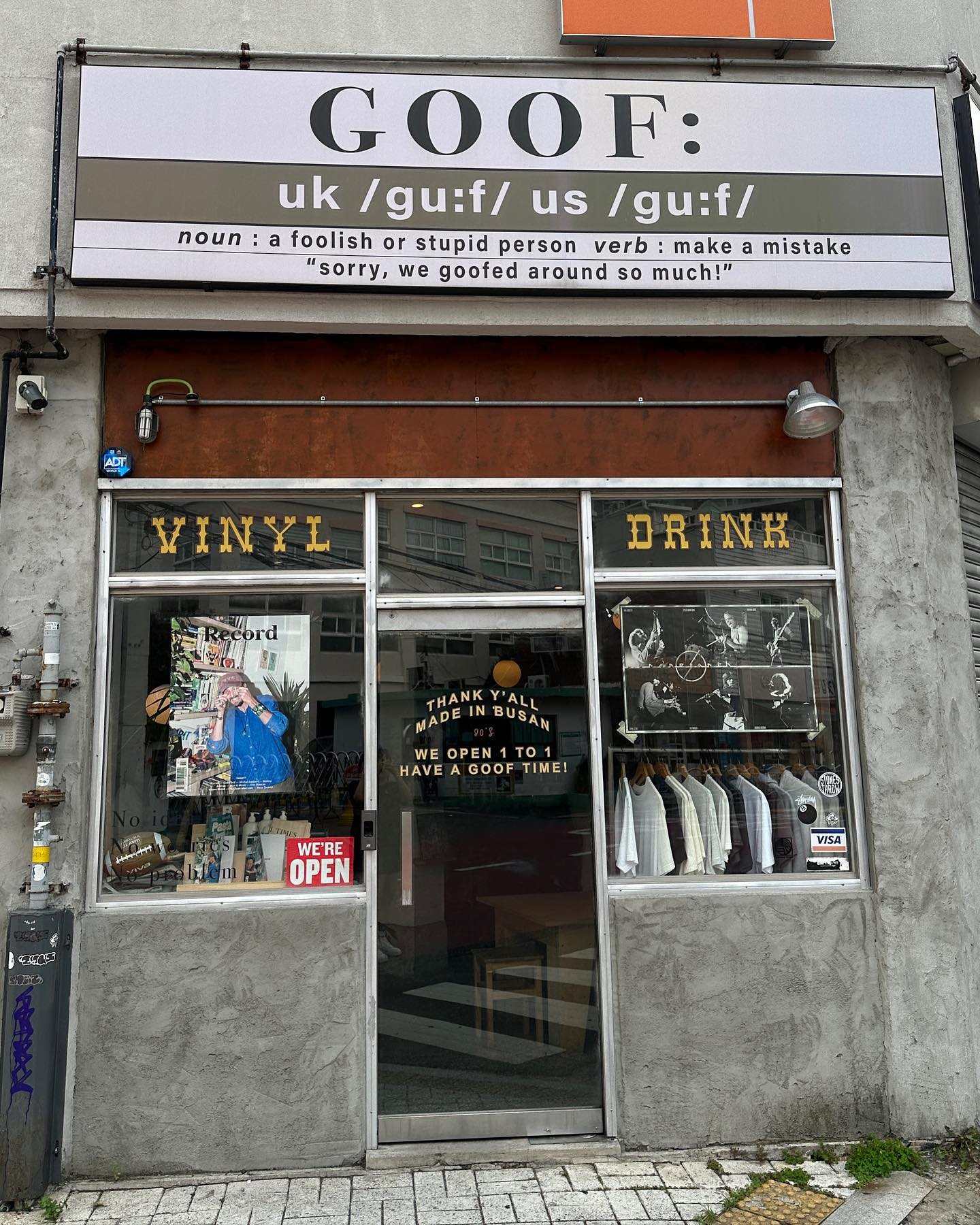 매장음악 취저에 커피까지 맛있는 #구프
낮엔카페 밤엔LP바로 바뀌는 goof_busan 
.
.
#구프카페 #카페추천 #전포동카페 #부산카페