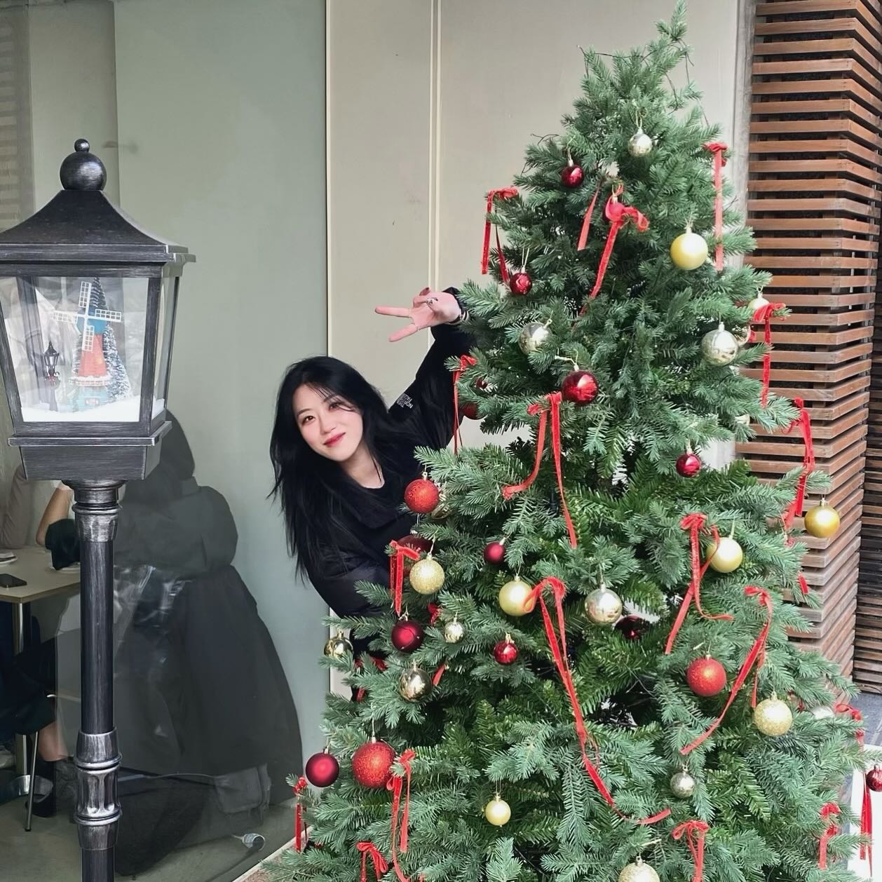 작년에 트리에서 예쁘게 사진 찍는게 #소원 이었는데,
#heod #합정 
#고은