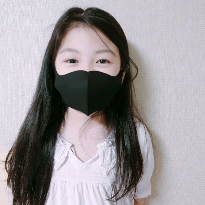 엄마가 딸에게 쓰는 편지 on Instagram: “#협찬 이번 물놀이때 사용할 마스크 깜박 잊고 챙겨가지 않아 수영복도 마스크도 제대로 하지 않고😅 수영장에서 사용가능한 에어샷마스크 퍼프원단
