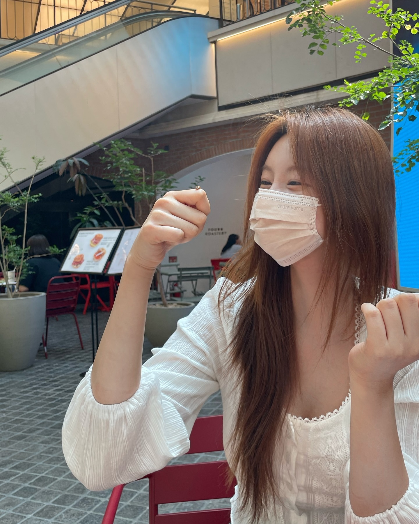 요즘 나의 삶,, 
연습하고 좌절하고 즐기고,,의 반복 헤헤 🦖🦕✂️🫧🐝
(행복할 수 있는 방법: 어디 안가는데 좋아하는 옷 입기, 공룡다큐 시청)