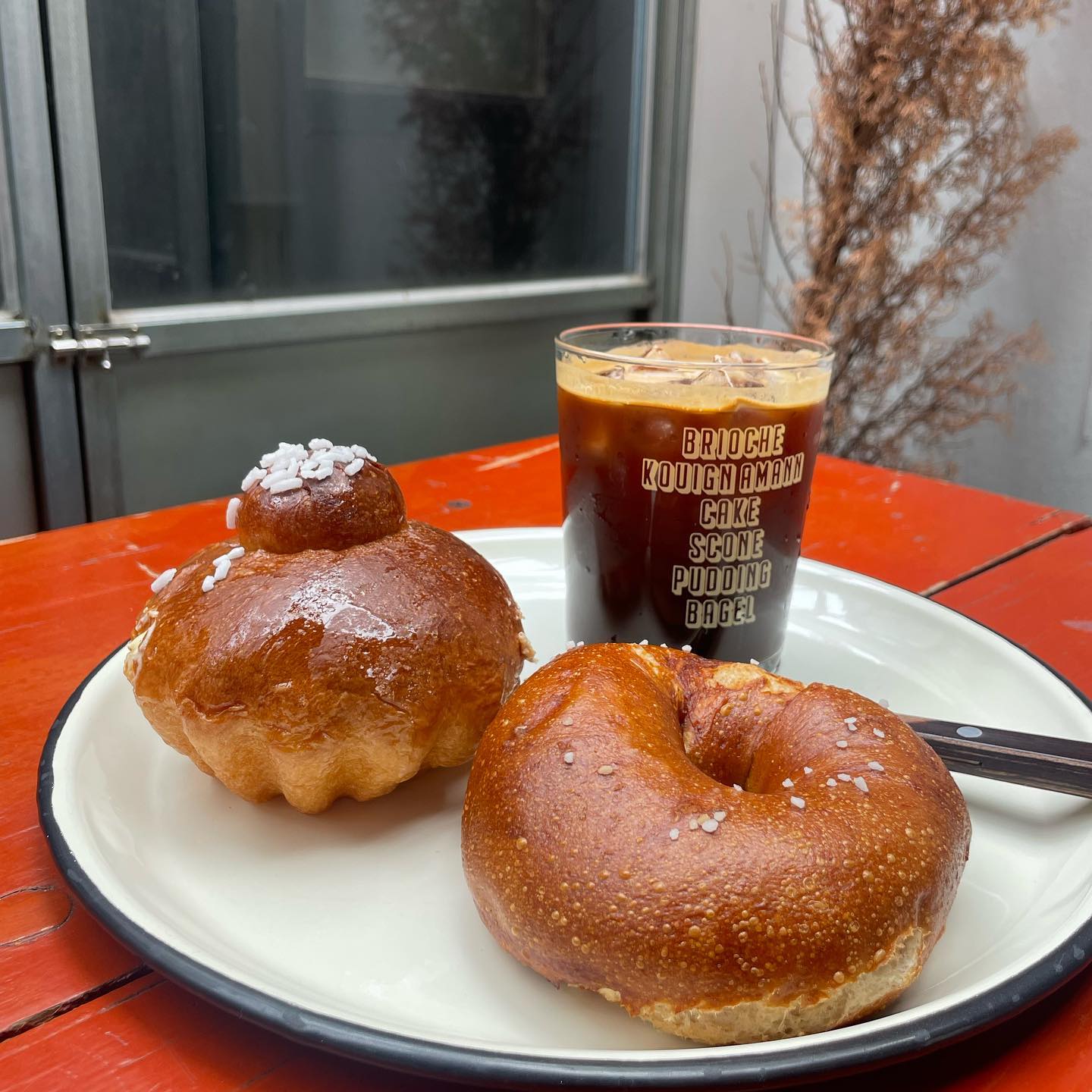 #러스트베이커리
오랜만에 문래동 나들이에 빵수니 출격 ! 
대형 베이커리 맛집 답게 맛있는 빵 천지였네용
저는 소금베이글과 커스터드크림빵으로 초이스 🤩했어요 짱 맛 ~~~
#빵스타그램 #빵먹방 #먹스타 #먹스타그램