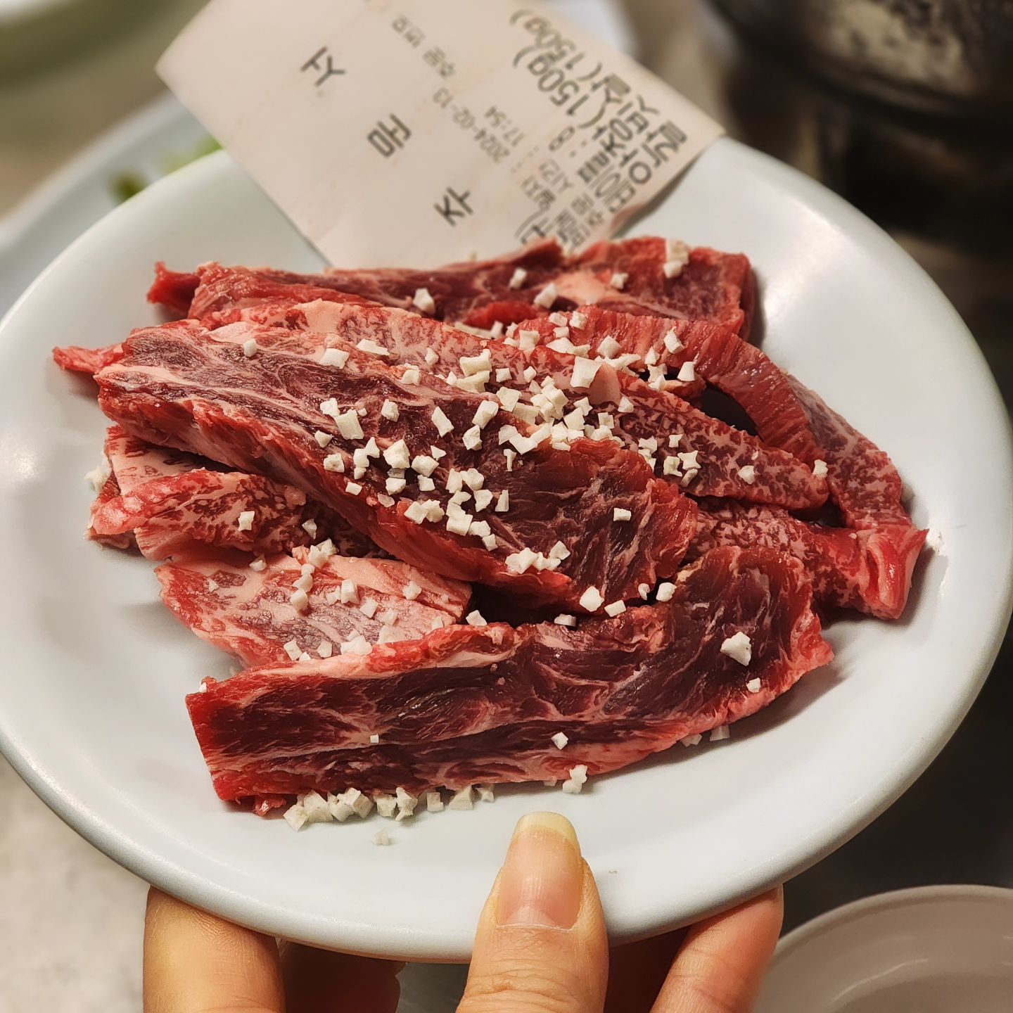 소고기맛집으로 유명한 "삼미원"
6시전에가야 자리가 있네
고기외에 나오는건 많지 않지만 부추무침,백김치 만으로도
맛나게 먹을수 있는 봉명동맛집

오늘도 맛나게 잘 먹었소~~♡

#삼미원 #청주소고기 #청주봉명동맛집
#청주소고기맛집 #청주고기집 
#오늘도 #잘먹었어