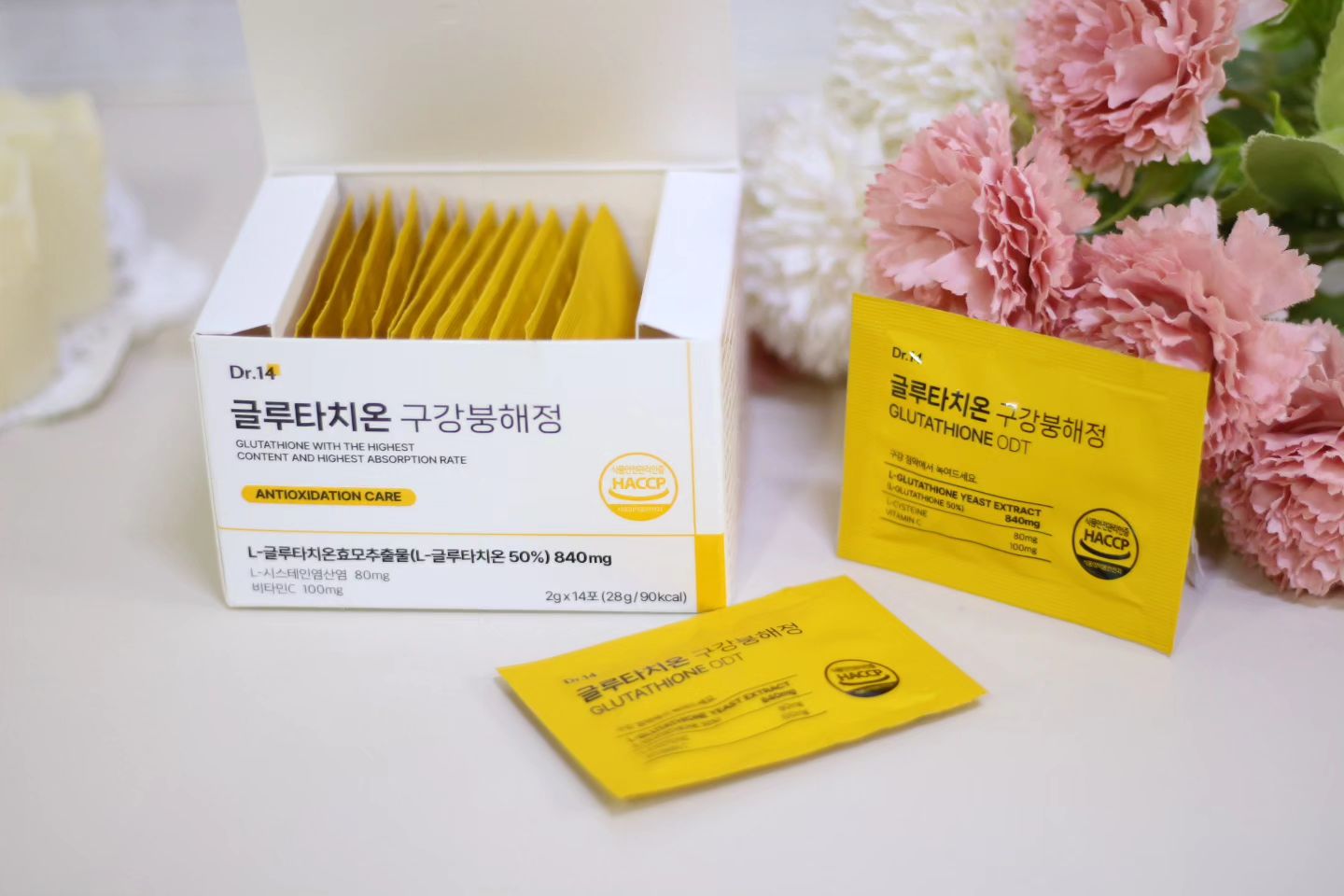 #협찬

이제는 글루타치온도 구강붕해정으로 챙기는게 제맛
닥터포틴 글루타치온 구강붕해정❤️
국내최초 구강붕해정 제품으로 구강점막을 통해 
체내 흡수를 시켜 생체이용율 향상한 졔품이라 더욱 좋네

1포에 한알씩 개별포장이 되어 있어서
휴대하기도 좋은 닥터포틴 글루타치온 구강붕해정은
구강 내에서 녹여먹는 제형으로 높은 흡수율로 강력한 이너케어가 가능하다
글루타치온 순수함량 420mg 고함량이니까 얼마나 좋은지😄
필름형은 75mg에 불과하니까 확실히 비교가 되네

글루타치온의 이용률 극대화 시키는 
시너지 원료 감초추출물, 밀크씨슬추출물 2종 함유라서 더욱 좋고
글루타치온 합성 메커니즘에 최적화된 11종 핵심 원료 첨가했다니 매우 마음에 들어😄

언제 어디서나 간편한 휴대 및 섭취가 가능한게 제일 마음에 드네
새콤달콤한 레몬맛으로 맛있게 간식처럼 섭취 가능하니까
맛있어서 더 좋아 ❤️❤️❤️❤️

고함량으로 하루 한알로 간편하게 관리가능해서 잘챙겨먹는중

𖤐 𝗧𝗵𝗮𝗻𝗸 𝘆𝗼𝘂 ◡̈
➰ 글루타치온구강붕해정 ➜ dr.14_officia ✨️

#협찬 #닥터포틴 #글루타치온 # 글루타치온추천 #닥터포틴글루타치온