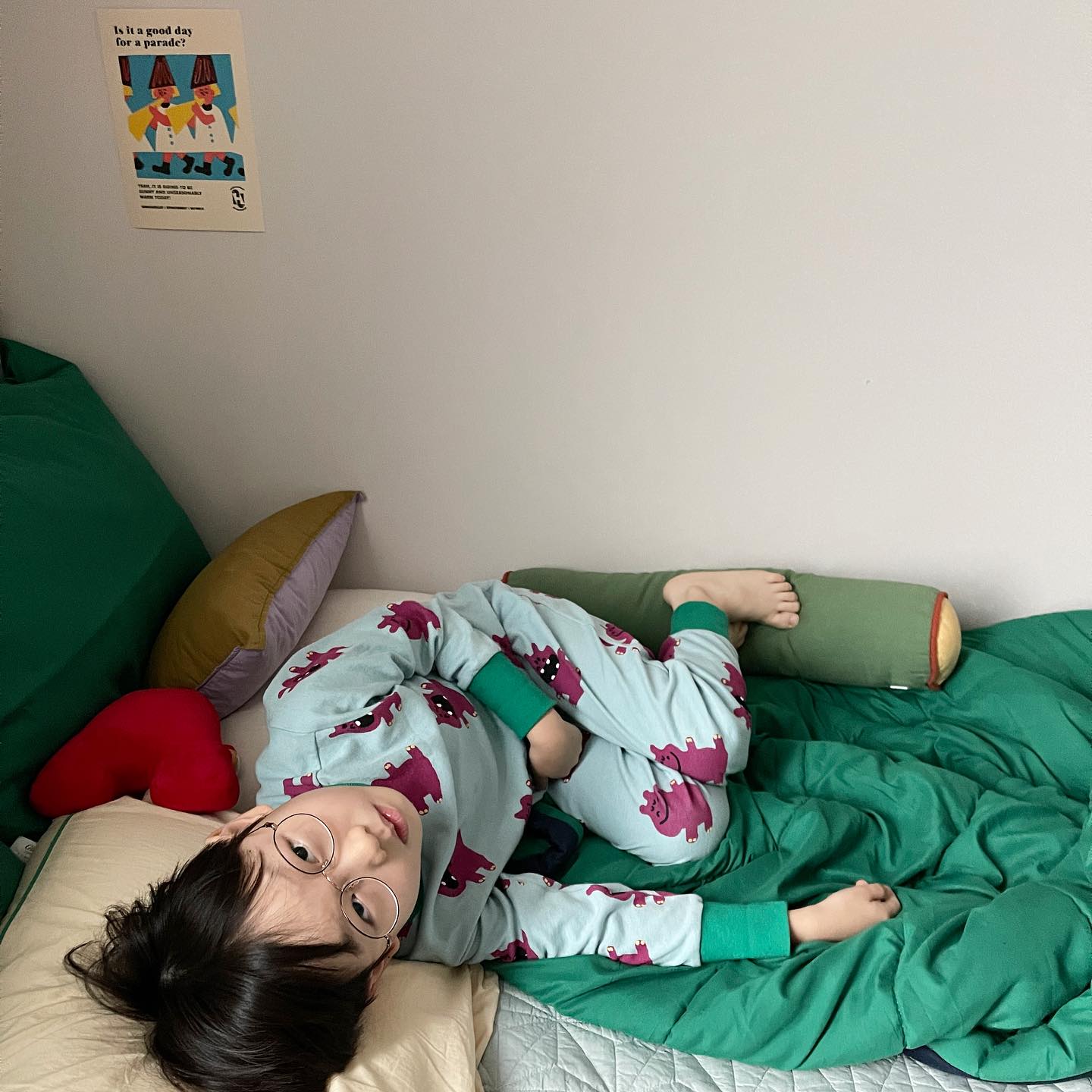 뒹굴뒹굴~ 😲

#아침잠많은 #초1아들 #일상 #일어나기싫어요 #학교는가야지 #내일은주말
