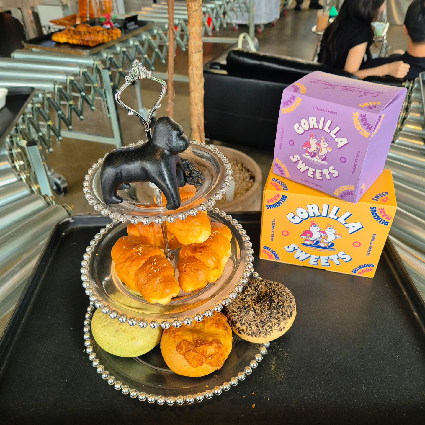 스타일리시한 도넛가게 발견! 🍩
피넛크림 도넛은 내스타일
우유크림 도넛은 오빠스타일

맛있고 힙해서 또와야게따 😎

#고릴라스위츠 
#청라맛집
#드라이브
#도너츠맛집
#gsbb