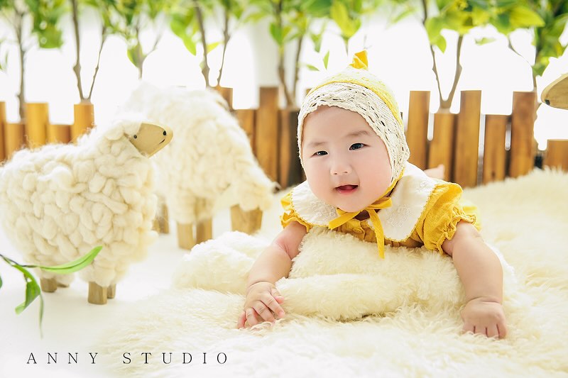 100일촬영ෆ 

애니스튜디오에서 100일촬영하고왔어요 ͙ᐟ
50일에 이어 100일까지 잘 촬영해준 시아👶🏻
너무 기특해용 ⋰˚☆

작가님들이 알아서 다 해주셔서 
엄빠는 옆에서 구경만 하고왔지요~ ෆ 

저희는 연제점에서 진행했어요! 
수유실도 개별룸으로 너무 잘 되어있어서
대기하는동안 편하게 이용했답니다 ʚ◡̈ɞ

다른예쁜컨셉도많았지만
크리스마스컨셉이 너무 이뻐서 미리 12월을
즐기고 왔어요 ❤︎ 

🫶🏻 annystudio_busan 

#애니스튜디오 #애니스튜디오부산점 #부산만삭사진 
#부산아기사진 #부산베이비스튜디오 #부산베이비페어